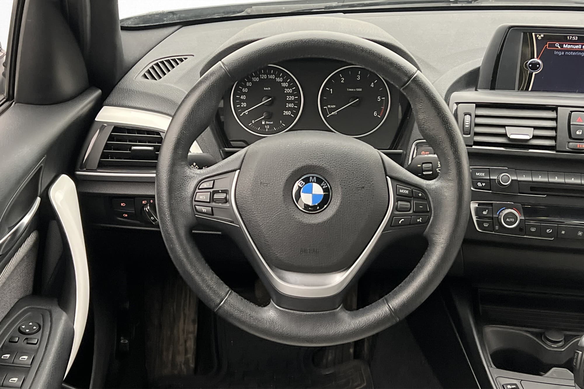 BMW 118 d 143hk Värmare Bluetooth Svart Innertak Sensorer