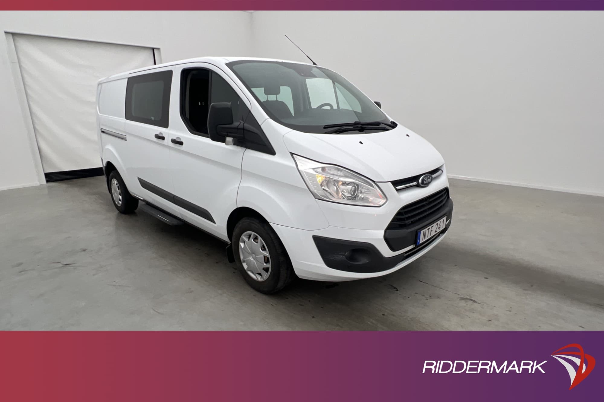 Ford Transit Custom L2 CrewVan Ny-Kamrem Värmare Drag 6-Sits