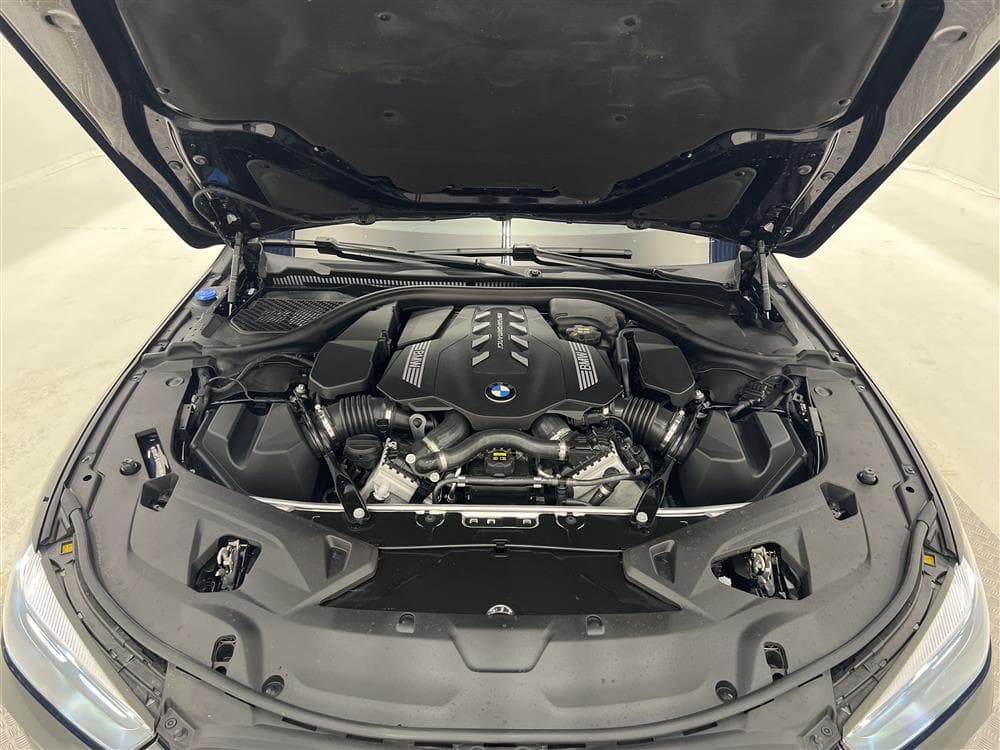 BMW M850i xDrive Coupé 530hk Carbon Core B&W 360° HUD