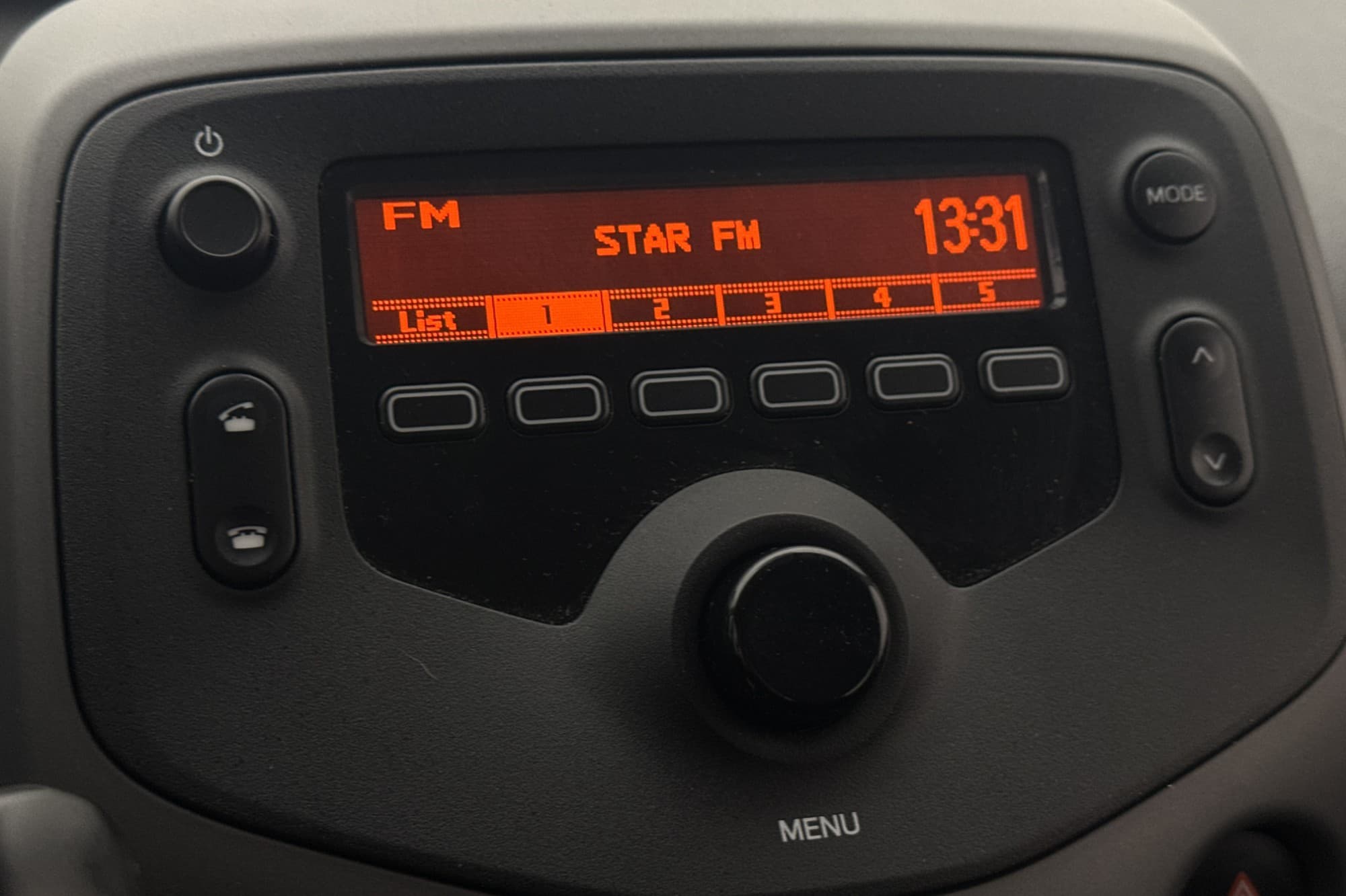 Peugeot 108 1.0 VTi 72hk Växelpaddlar 0.42l/mil Låg-Årsskatt