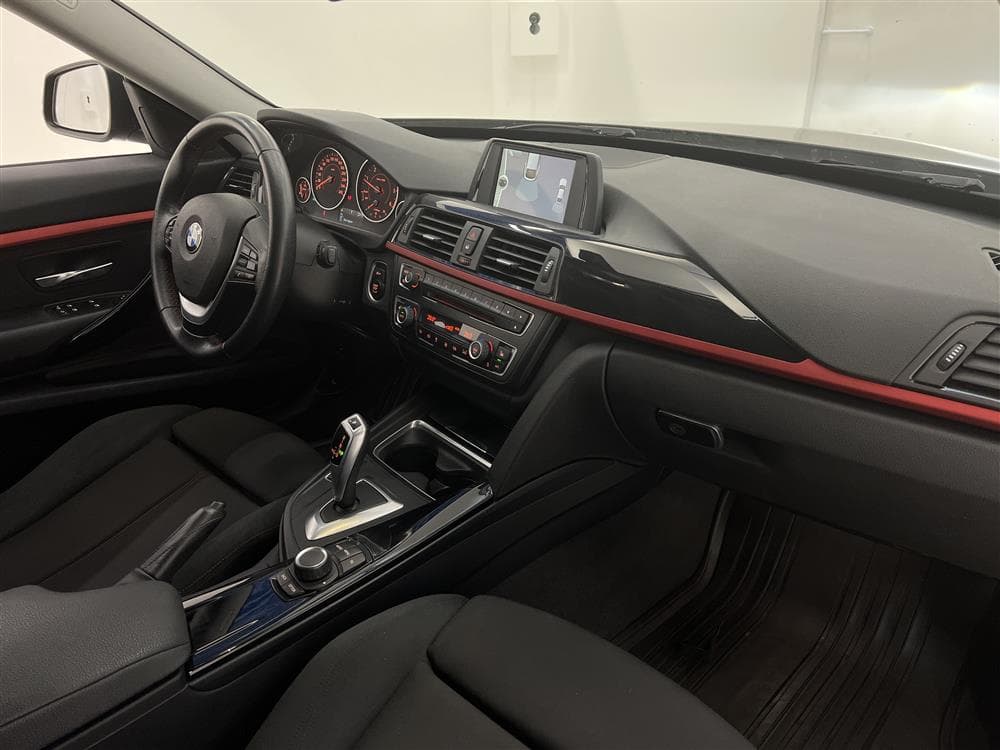 BMW 320d GT xDrive 184hk Sport line Värmare Sportavgas Draginteriör