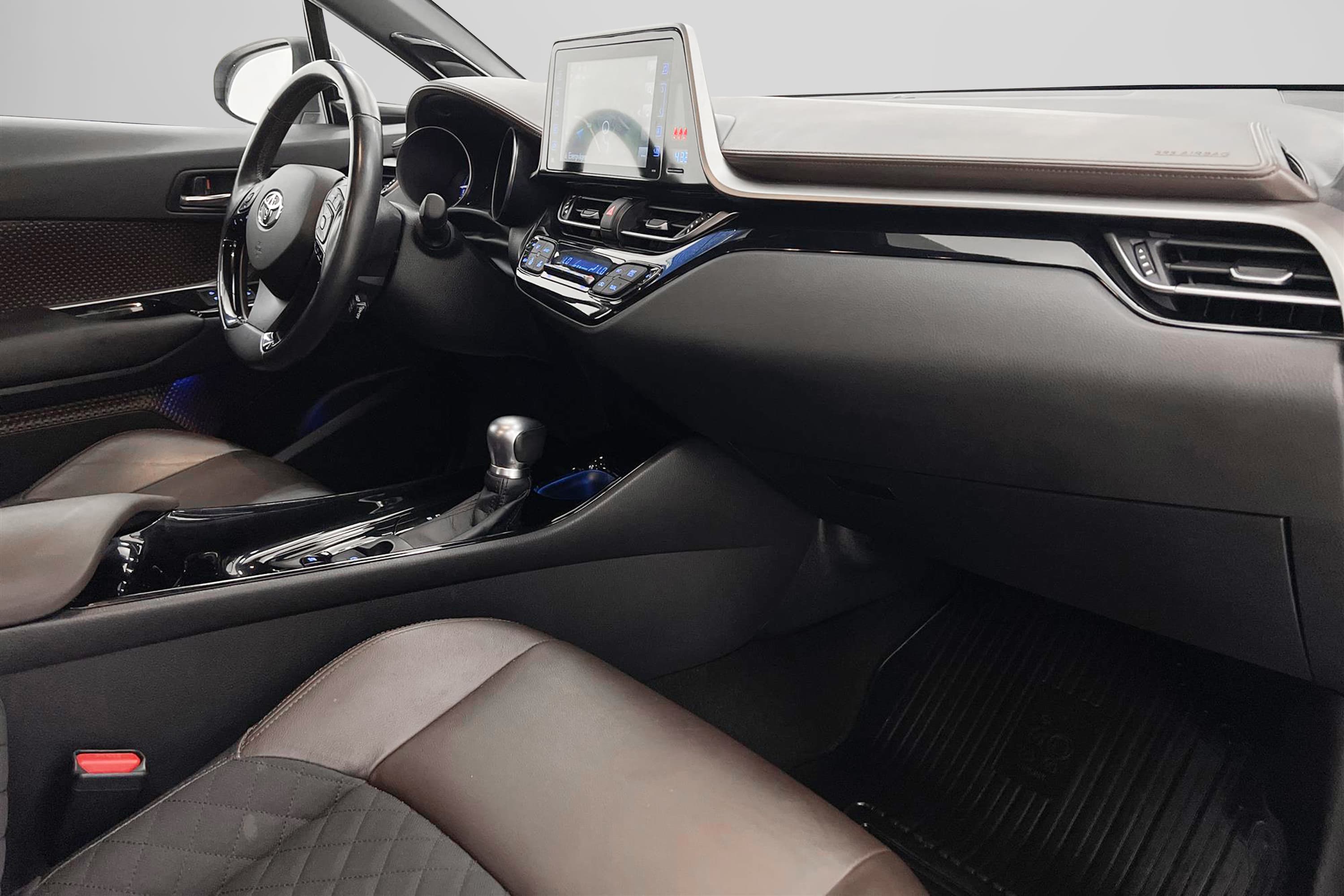 Toyota C-HR Hybrid CVT 122hk Executive JBL Skinn Navi B-Kam