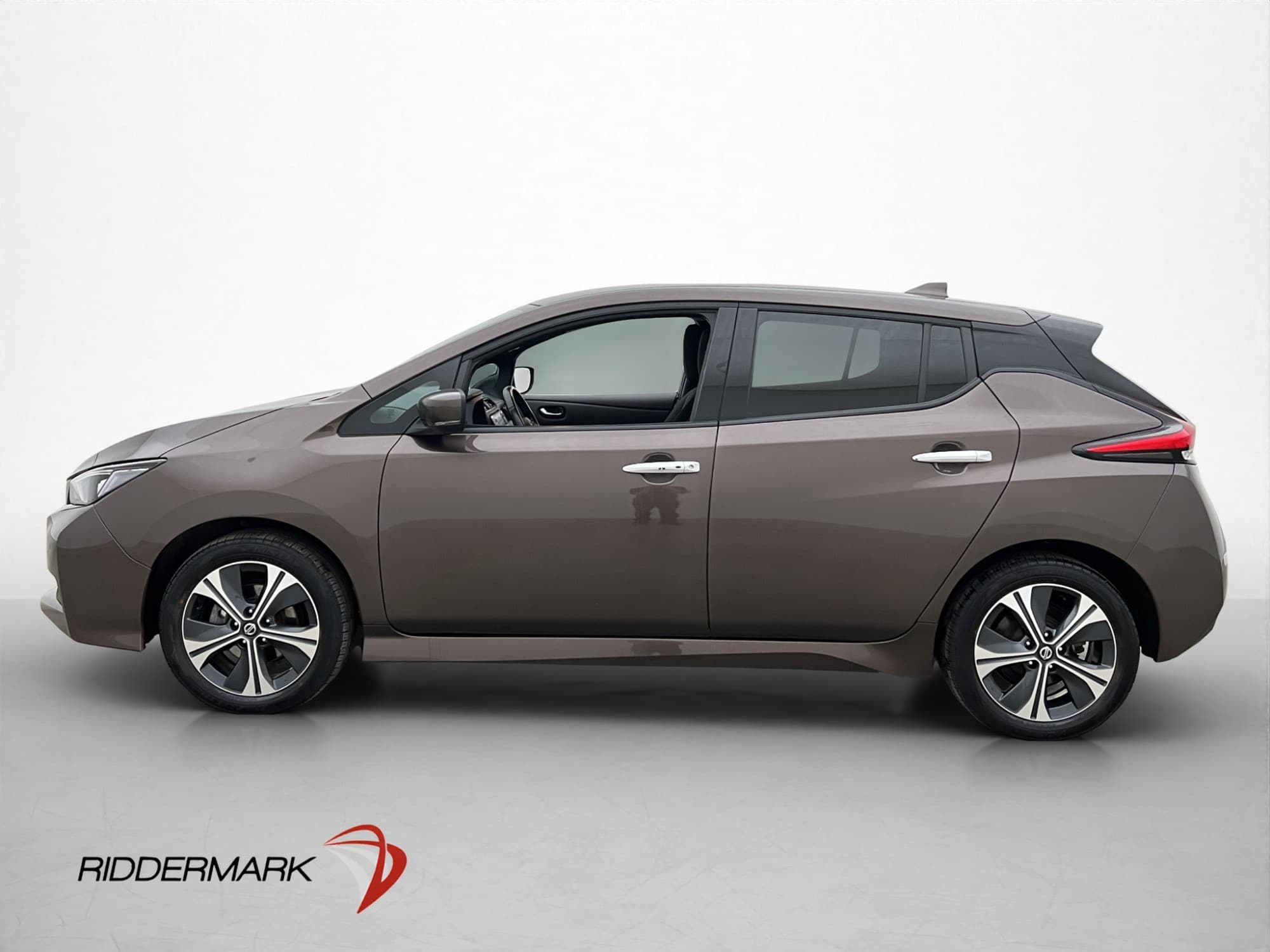 Nissan Leaf e+ 217hk 360° Kamera Navi 360kr skatt Isofix