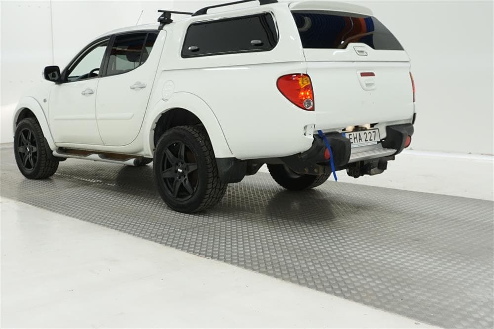 Mitsubishi L200 2.5 DI-D 178hk Automat Business Drag Moms exteriör