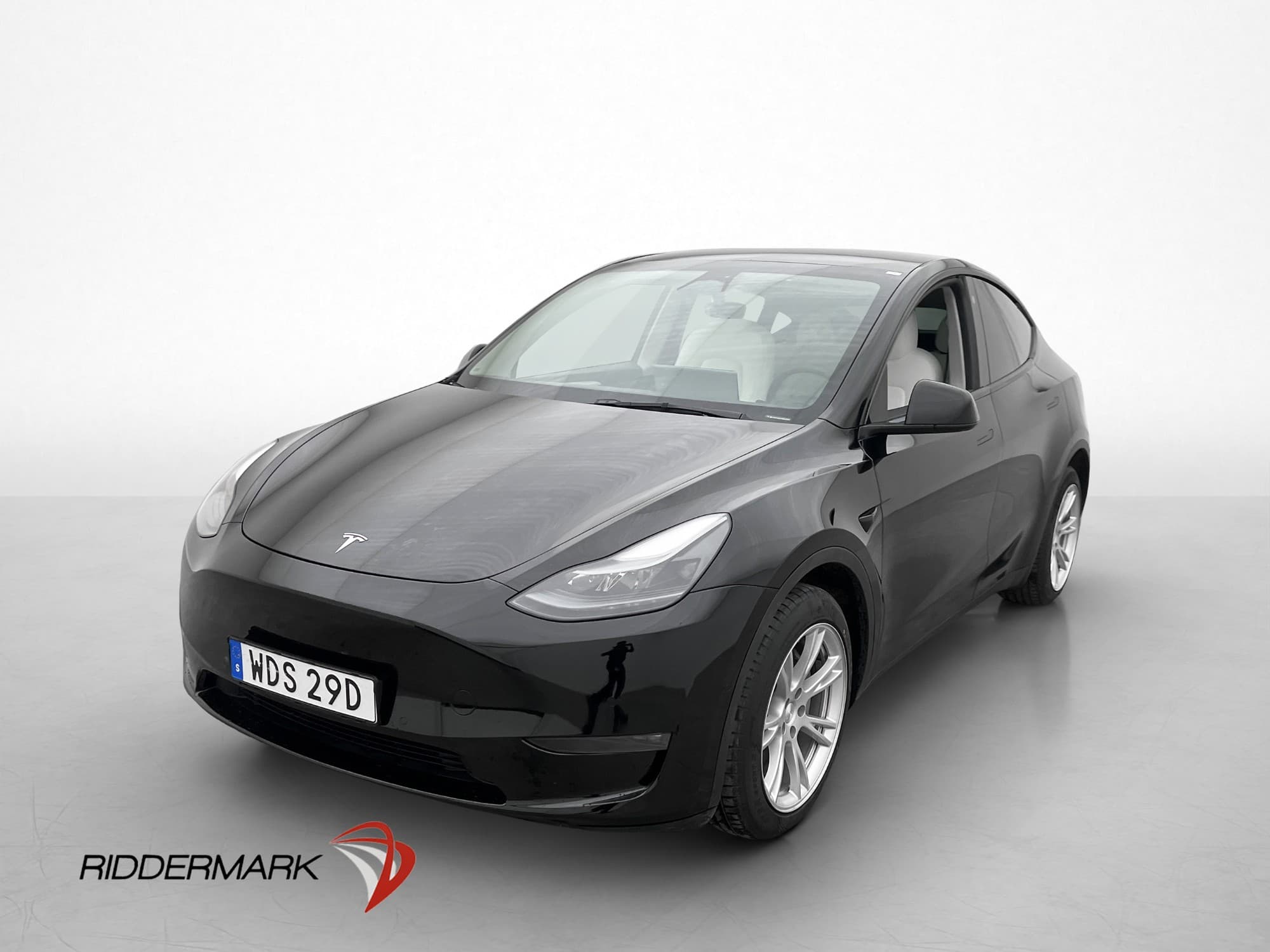 Tesla Model Y Long Range AWD Autopilot Ljus Interiör MOMS