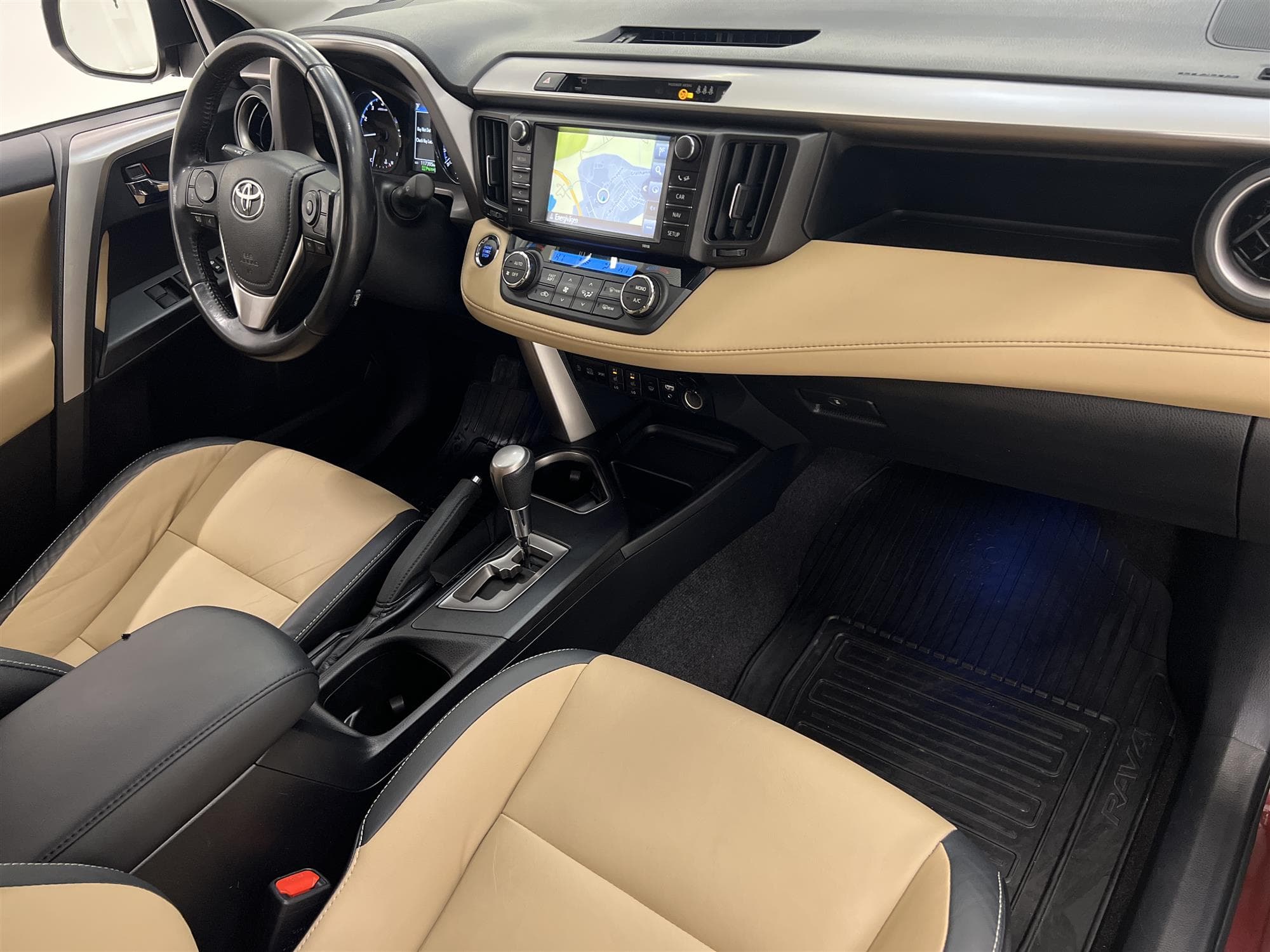 Toyota RAV4 2.0 4x4 152hk Navi Drag Skinn 360-Kam Keyless