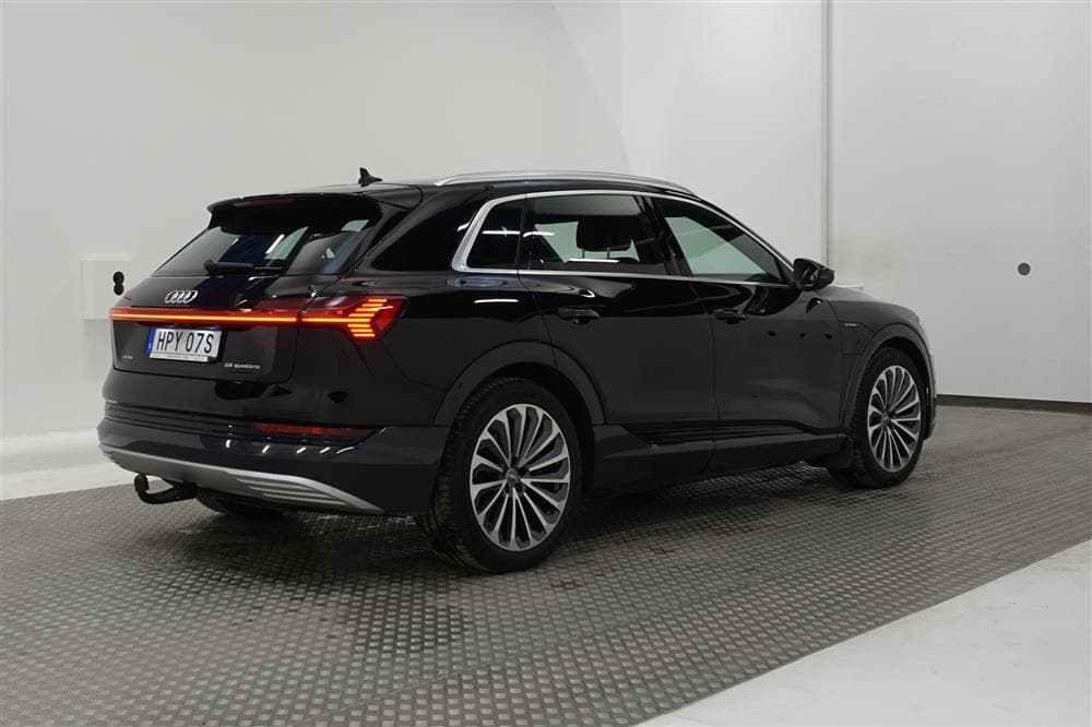 Audi e-tron 55 Quattro 408hk S-Line Drag Backkamera Moms