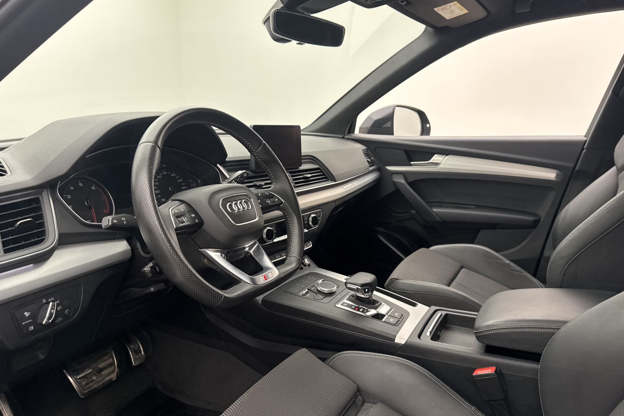 Audi Q5 45 TFSI Quattro 245hk S-Line Dragkrok Sensorer