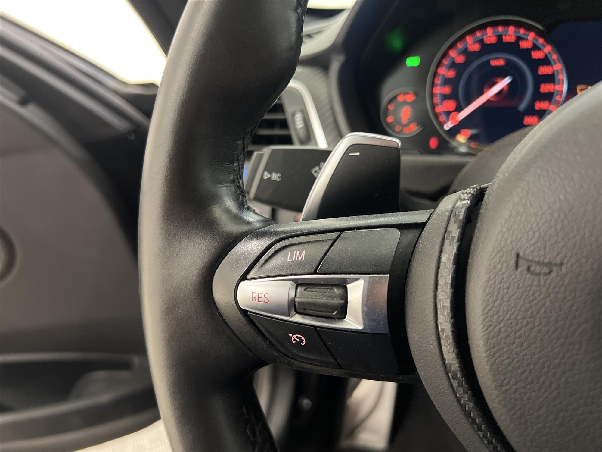 BMW 330i xDrive 252hk M Sport Cockpit Drag H/K Navi Skinn