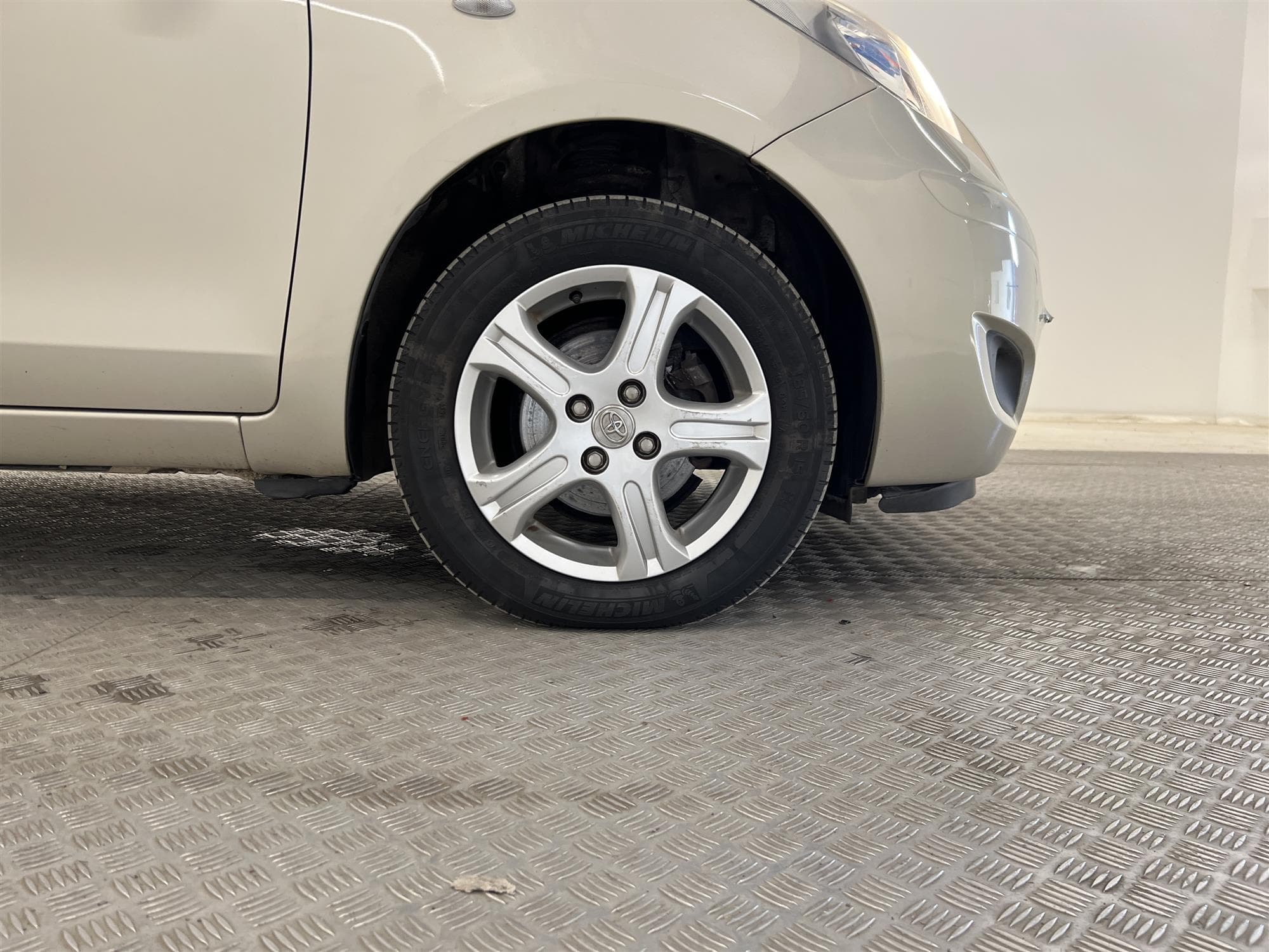 Toyota Yaris 1.0 VVT-i 69hk Låg Skatt 0,49L/mil