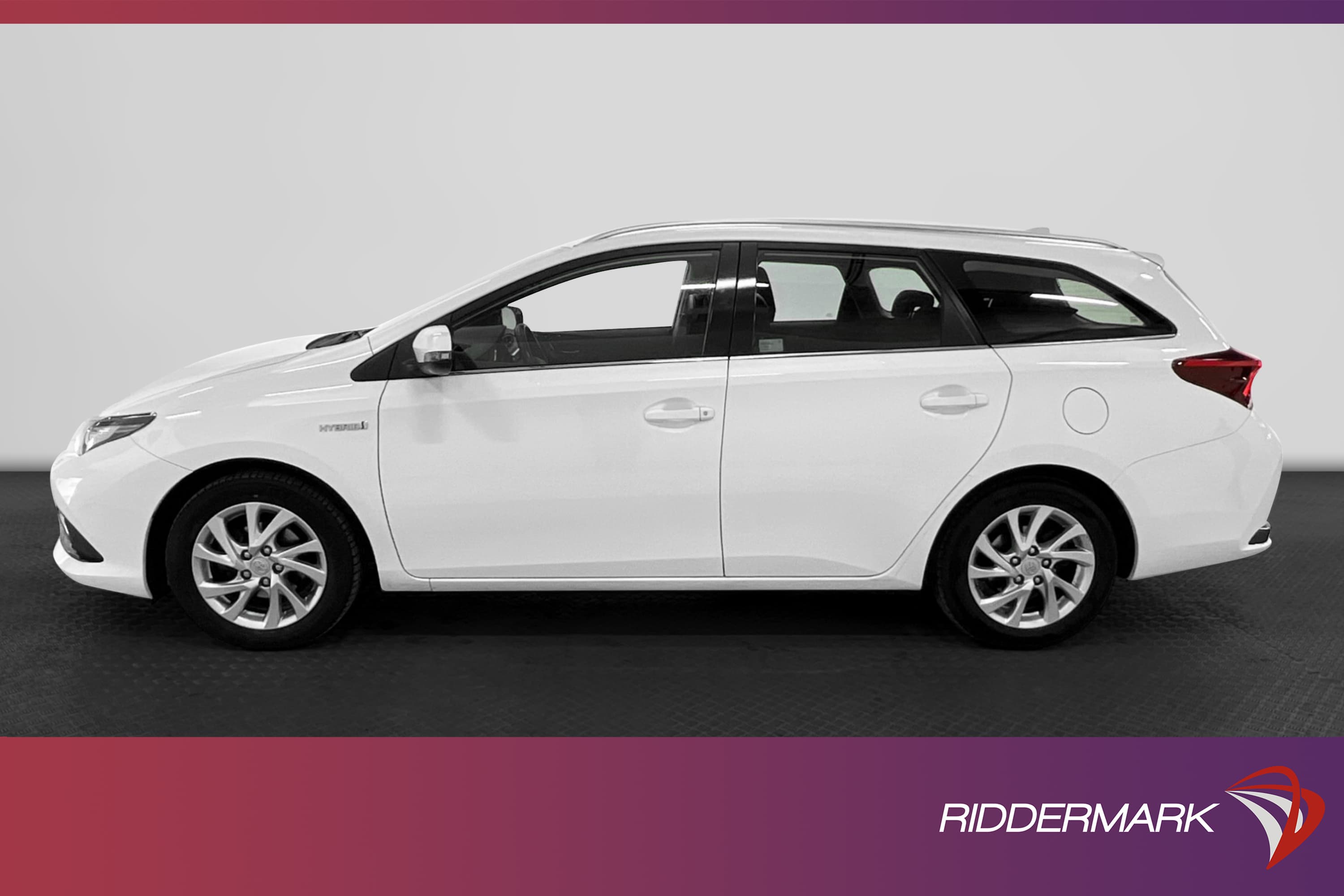 Toyota Auris Hybrid e-CVT 136hk