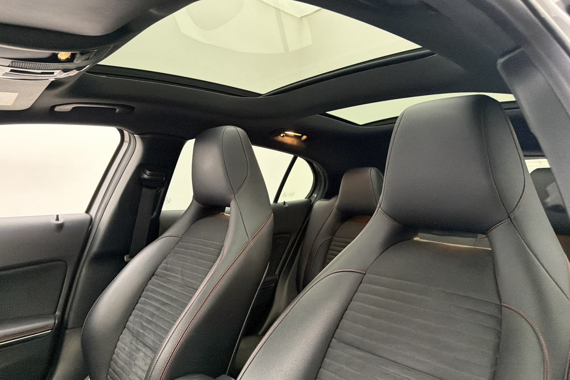 Mercedes-Benz GLA 200 AMG Pano M&K-Värmare Kamera Navi Drag