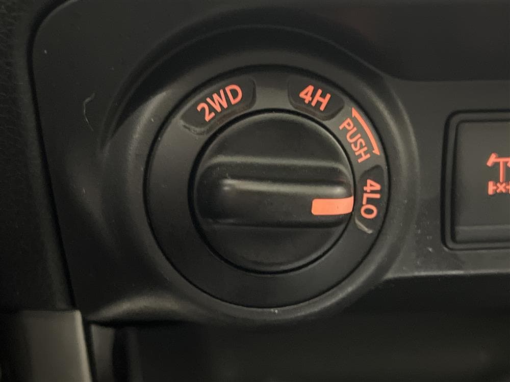 Nissan Navara Arctic Truck AT32 2.3 Aut 4x4 190hk Drag Moms interiör