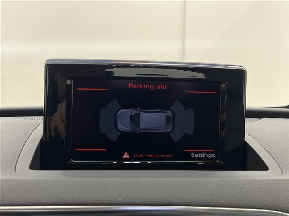 Audi Q3 2.0 TDI Quattro 140hk Pano Skinn Navi 0,57l/milinteriör
