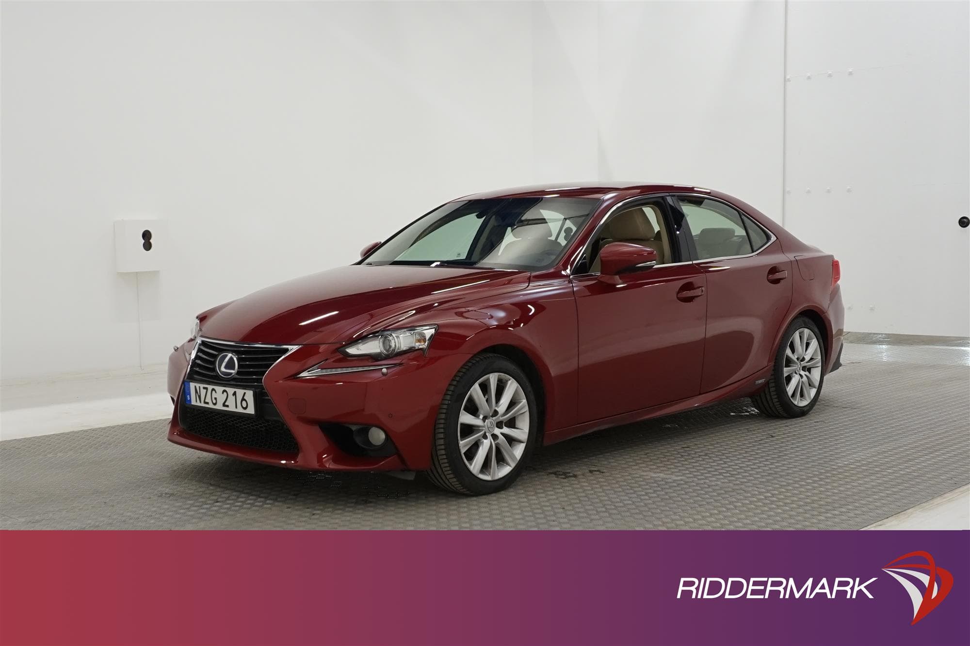 Lexus IS 300h 2.5 CVT 223hk