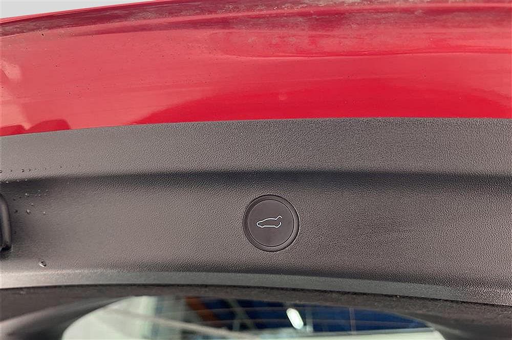 Tesla Model Y Long Range Dual AWD Pano Premium Svensksåld interiör