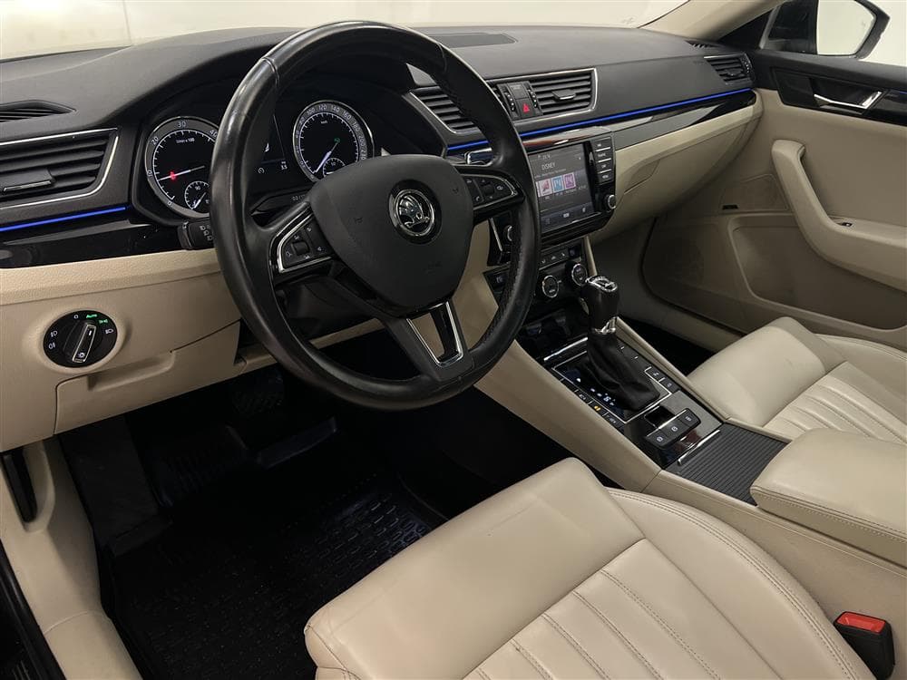 Skoda Superb 2.0 TDI Kombi 190hk L&K Pano Navi D-Värm Skinn