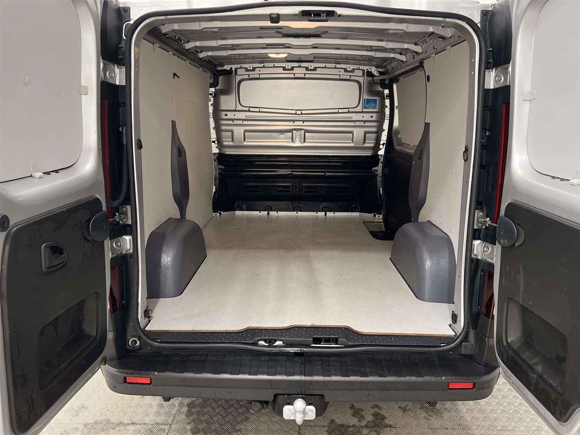 Renault Trafic 2.0dCi Dragkrok Kamera Moms 