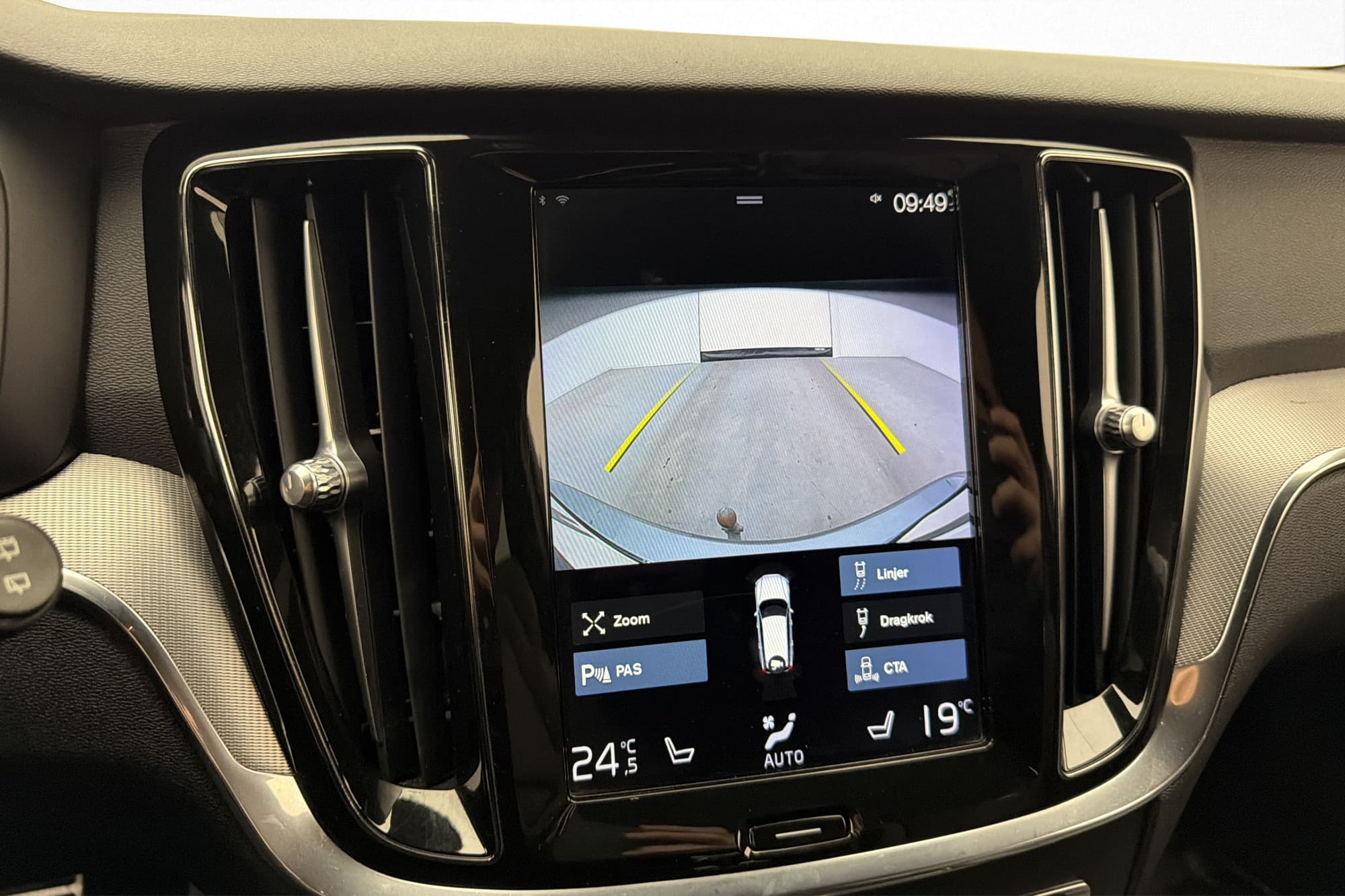 Volvo V60 Recharge T6 AWD R-Design VOC Värm Kamera Navi Drag