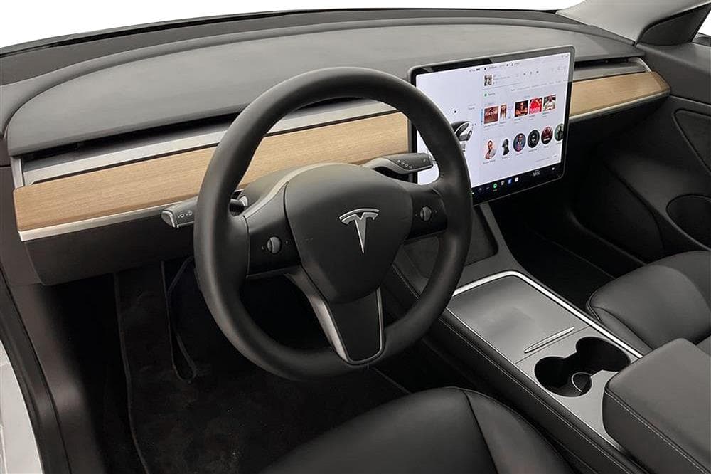 Tesla Model 3 Long Range AWD 440hk Svensksåld Premiuminteriör