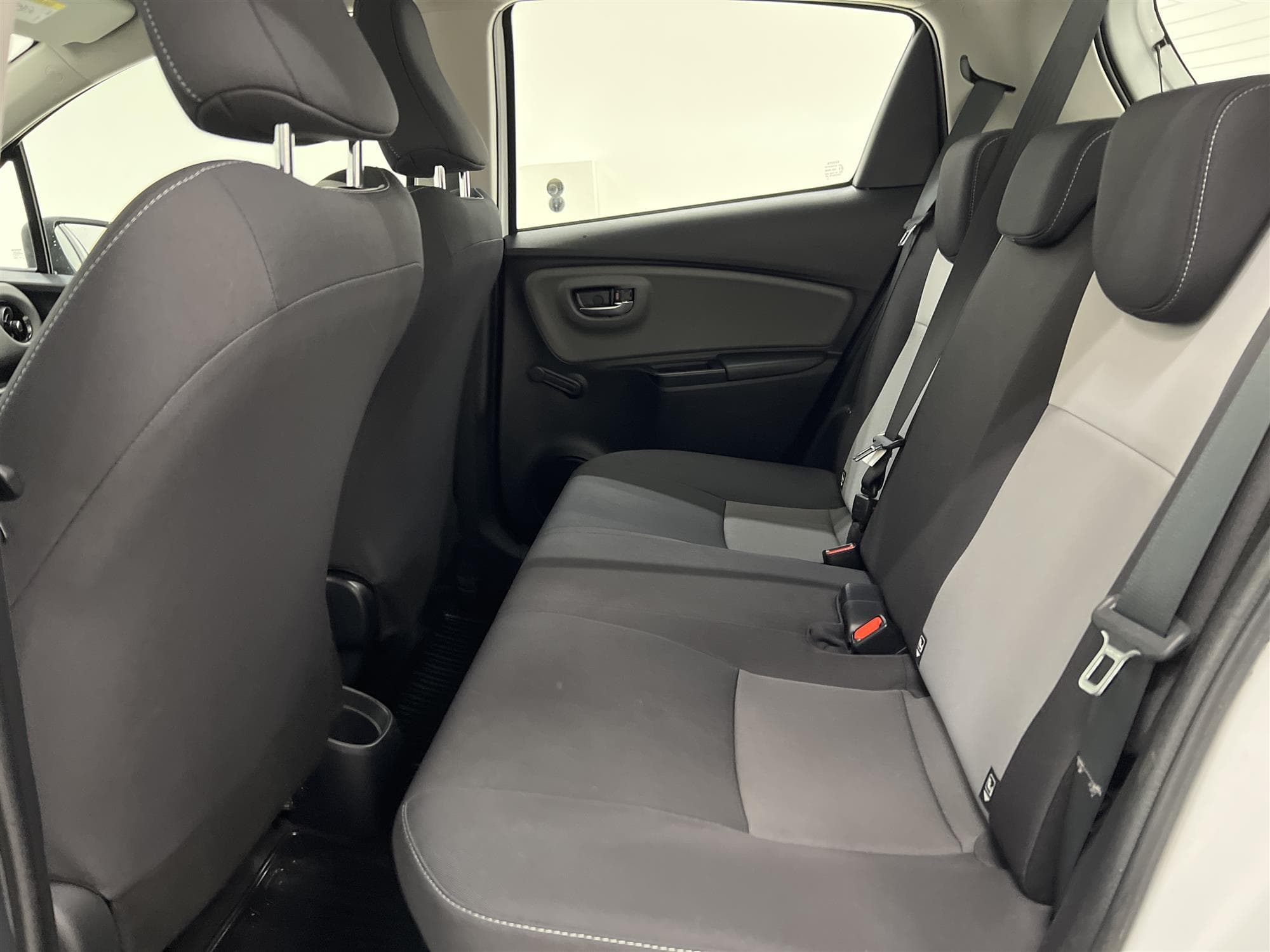 Toyota Yaris Hybrid e-CVT 101hk B-Kam P-Sensorer 0,37L/mil
