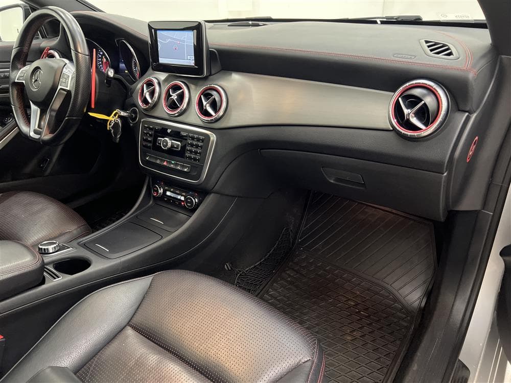 Mercedes-Benz CLA 250 211hk  AMG Pano Navi Drag Skinn