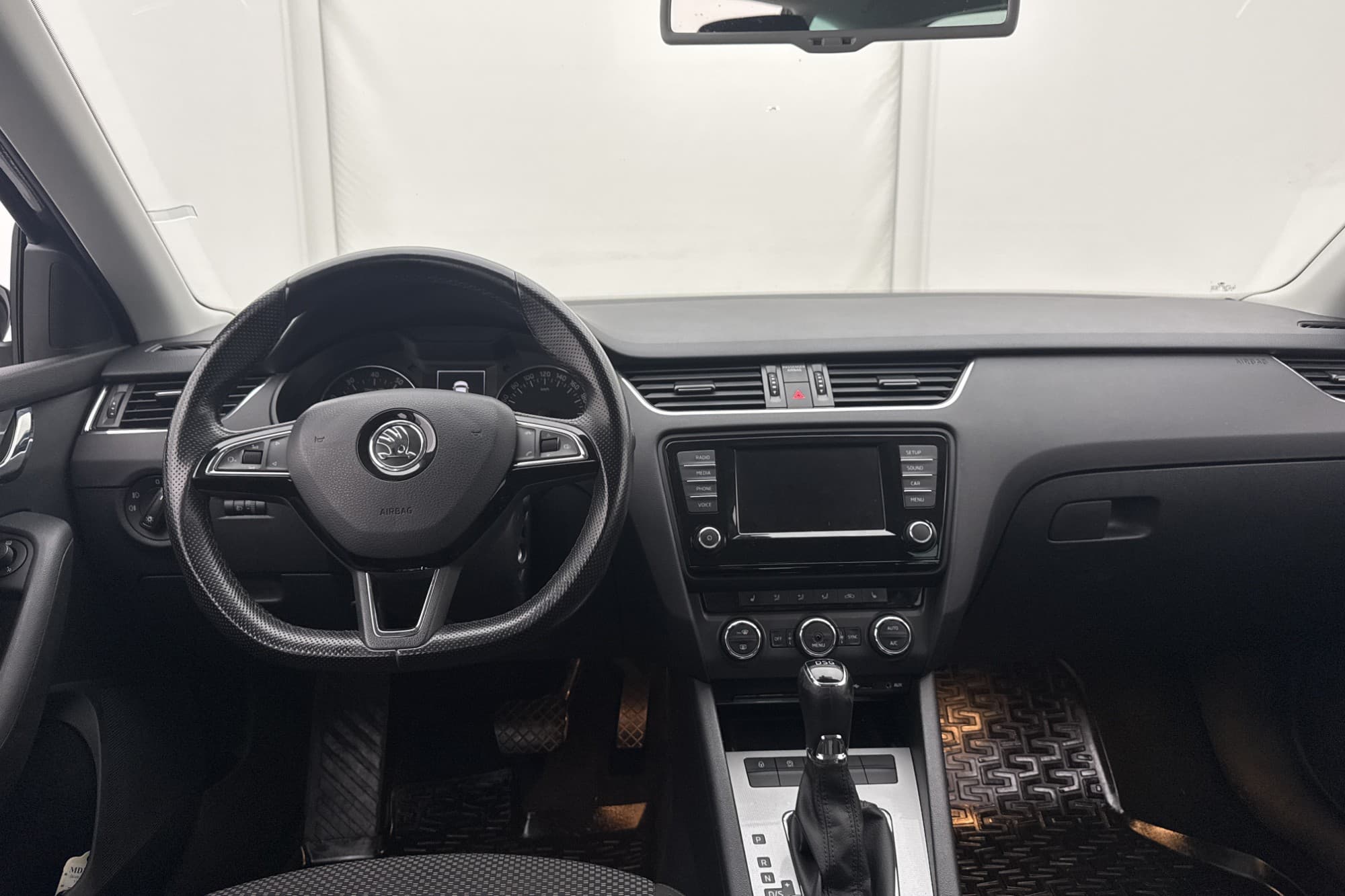 Skoda Octavia Kombi TSI 110hk Ambition Sensorer CarPlay Drag