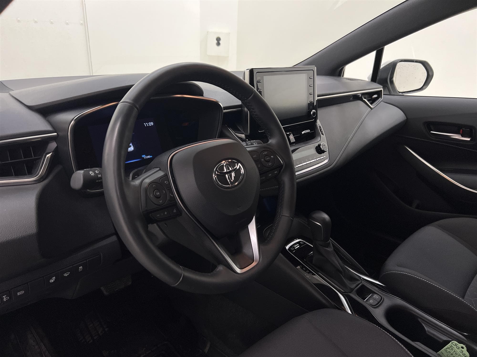 Toyota Corolla Hybrid e-CVT 184hk B-Kam Nybesiktad 0,39L/mil