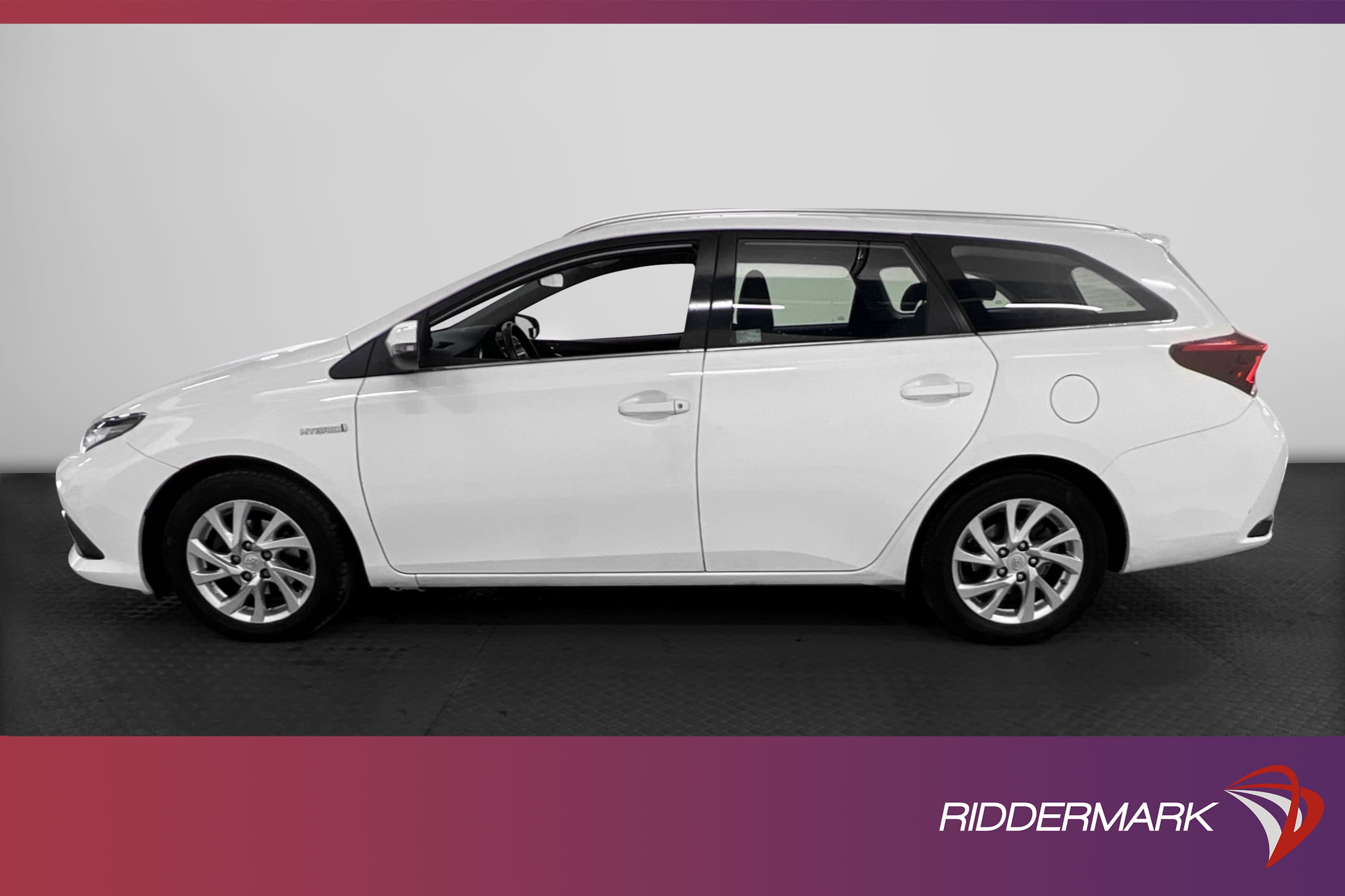 Toyota  Auris TS Hybrid e-CVT 136hk