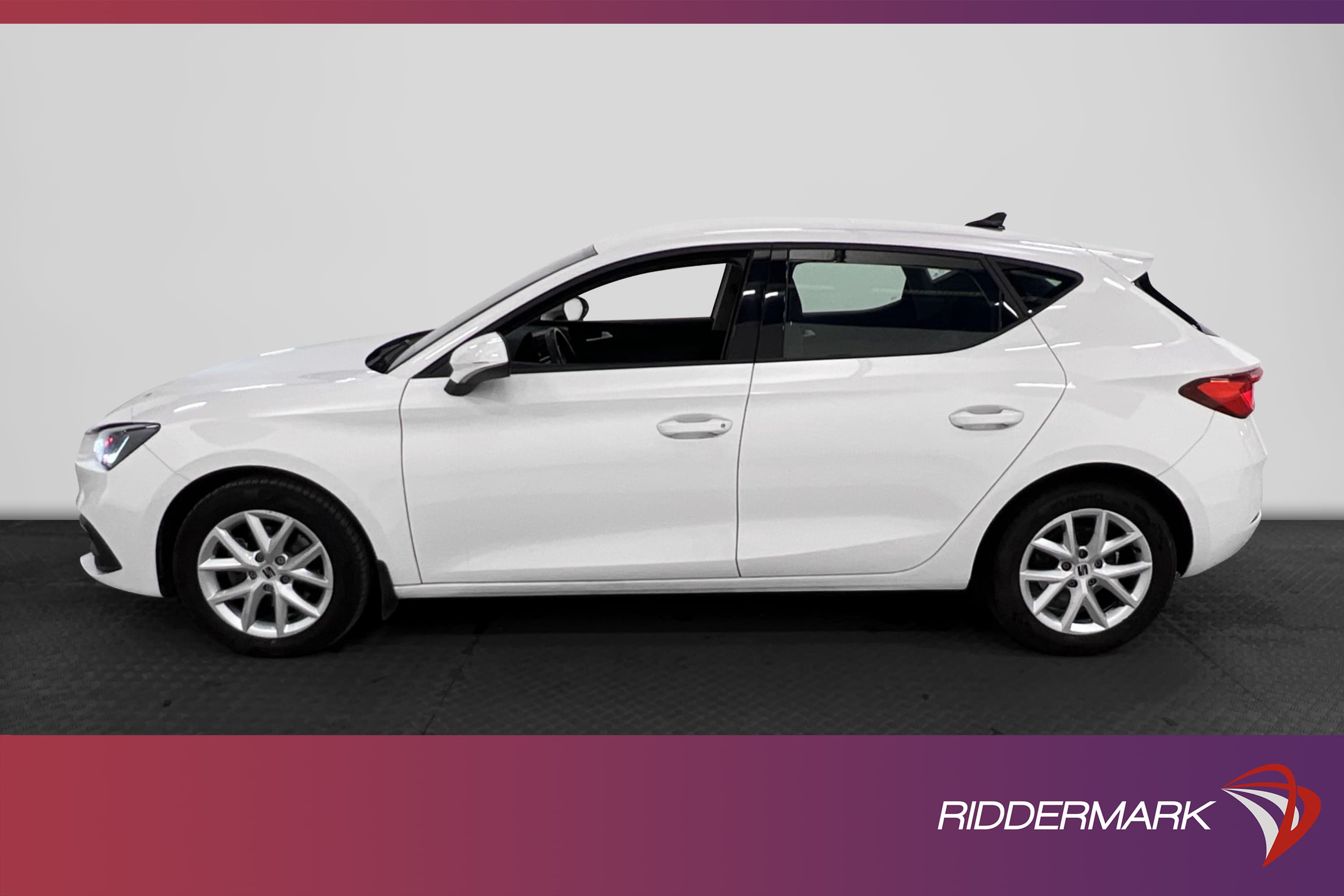 SEAT Leon 1.5 TGI Cockpit Rattvärme Lane Assist MOMS 130hk