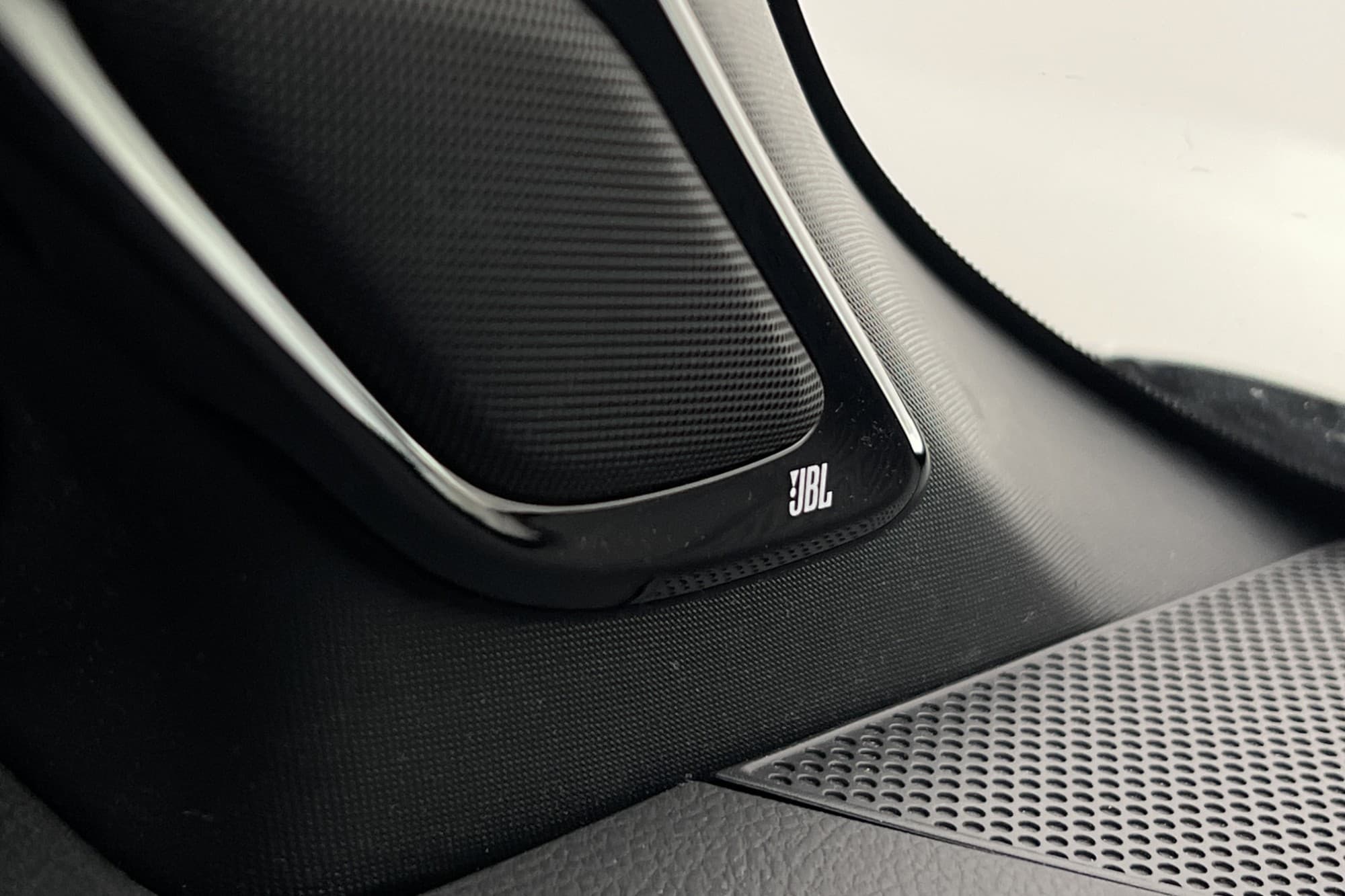 Toyota C-HR Hybrid 122hk Executive Skinn JBL Kamera Navi