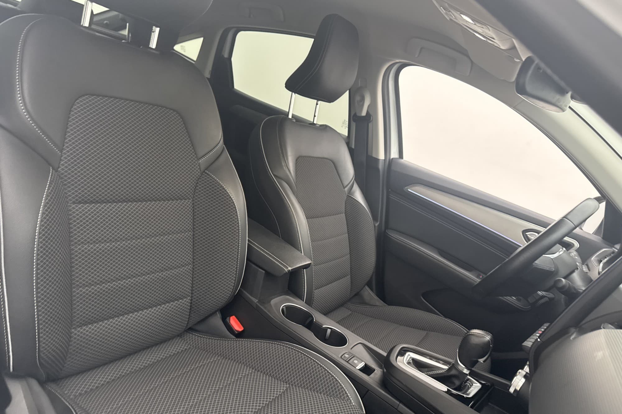 Renault Arkana E-TECH 145 143hk Intens M/K-Värm Navi Kamera