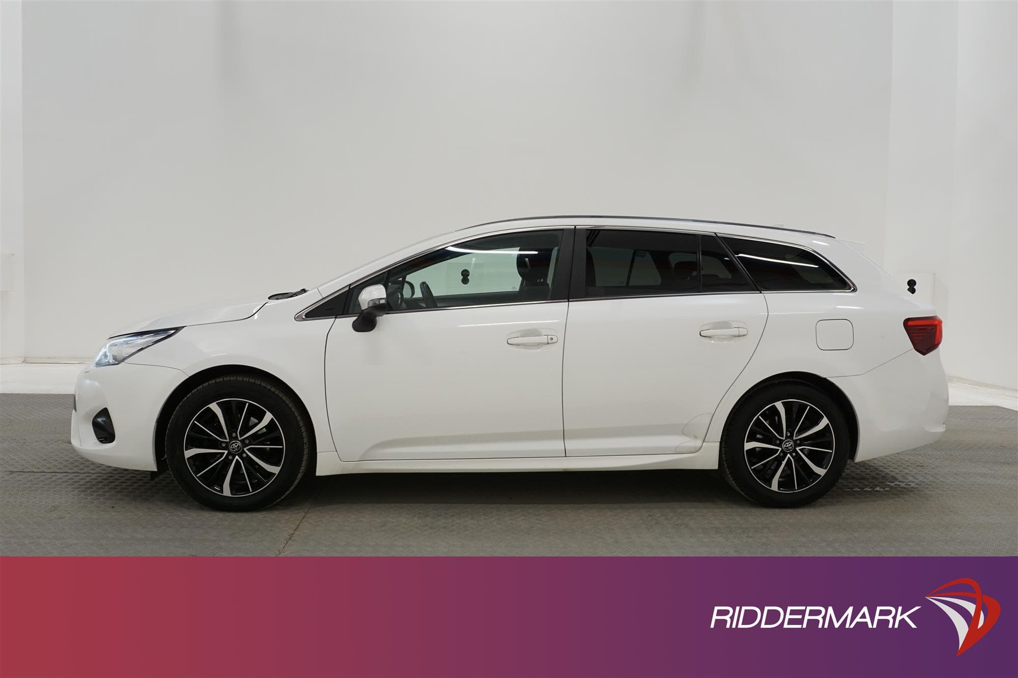Toyota Avensis Kombi 1.8 147hk Navi B-Kam Drag Låg Skatt