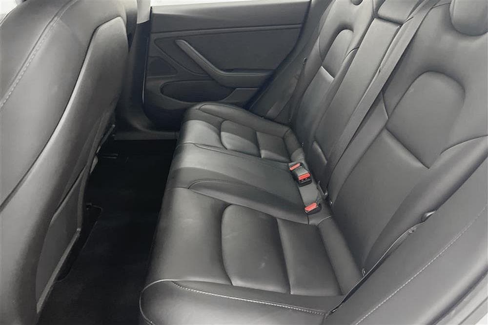 Tesla Model 3 Standard Range Plus 258hk Svensksåld Autopilotinteriör