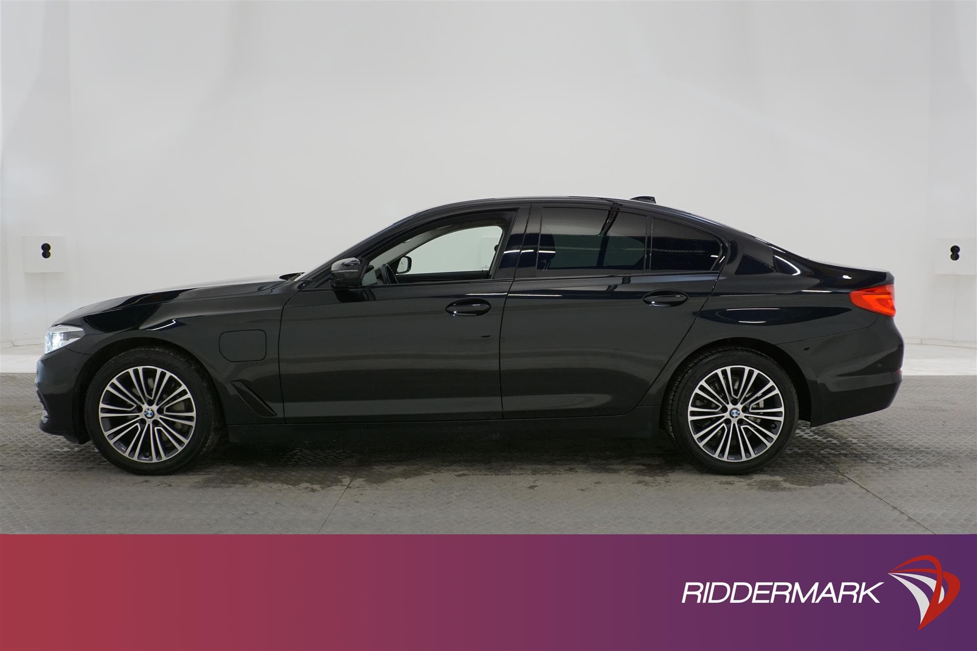 BMW 530e xDrive 252hk