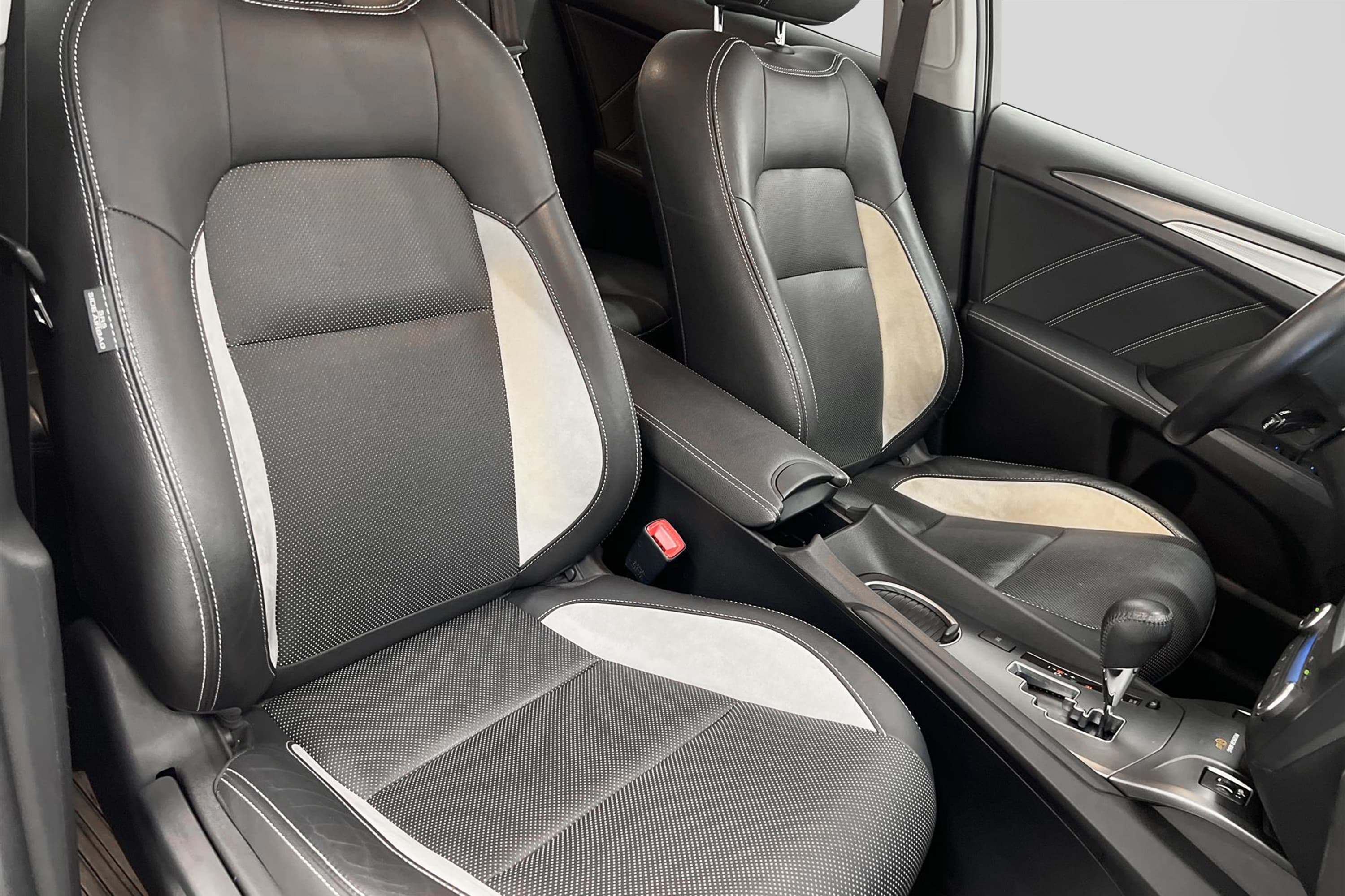 Toyota Avensis 2.0 152hk M&K-Värmare Navi Drag B-Kam Skinn 