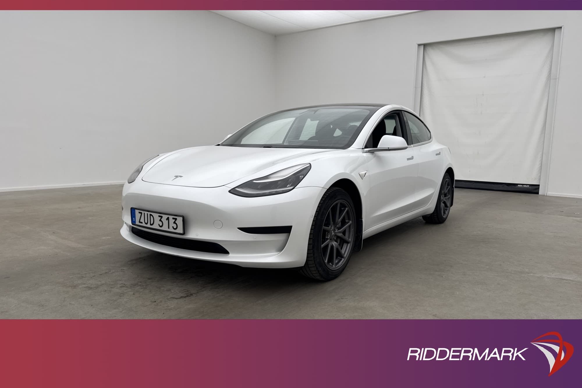 Tesla Model 3 Standard Range Plus Autopilot Pano Svensksåld