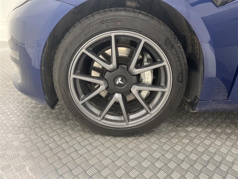 Tesla Model 3 Long Range AWD 440hk Drag Svensksåld Premiuminteriör