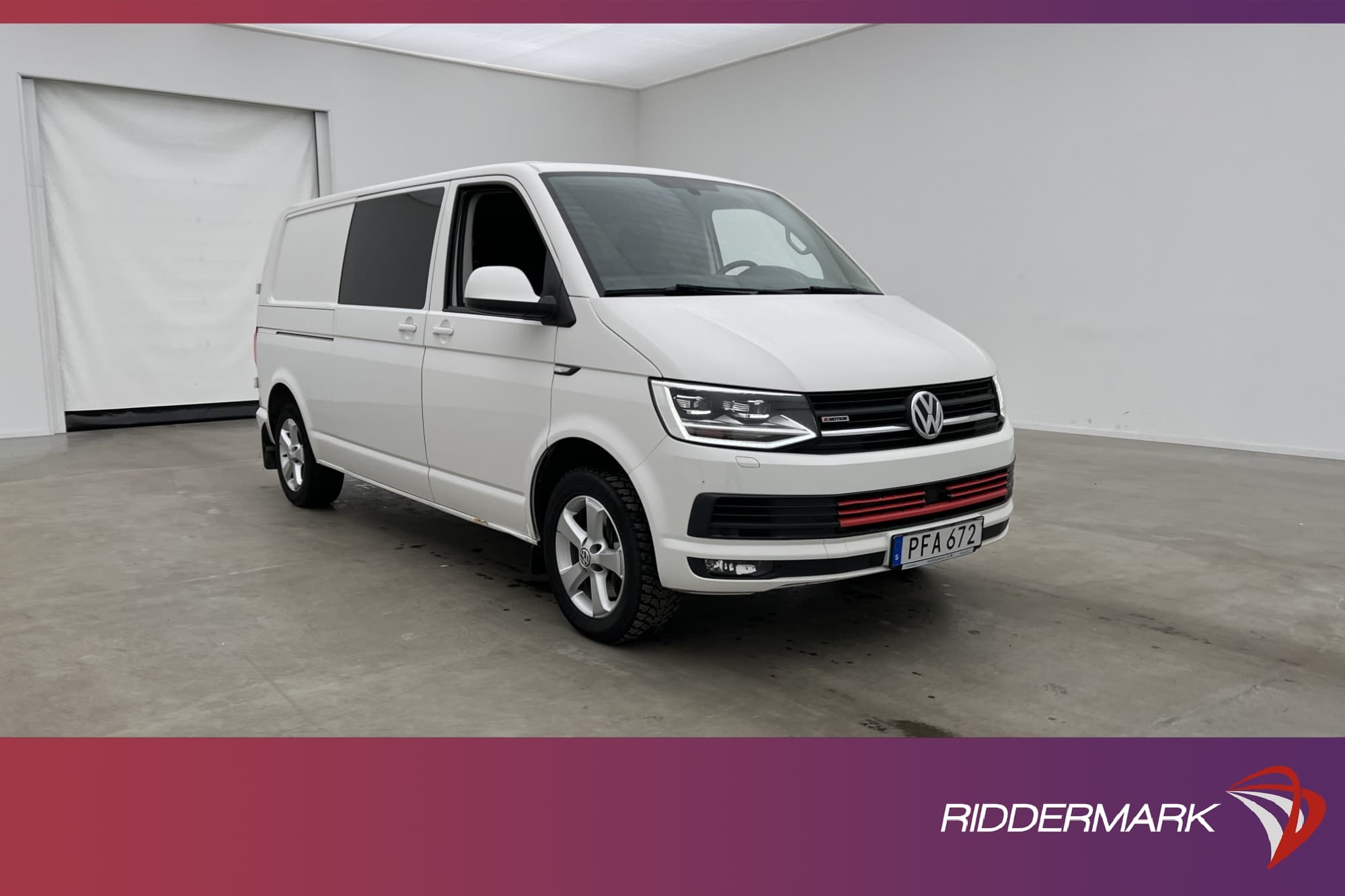 Volkswagen Transporter Kombi L2 4M Värm Drag CARPLAY 1-Bruk