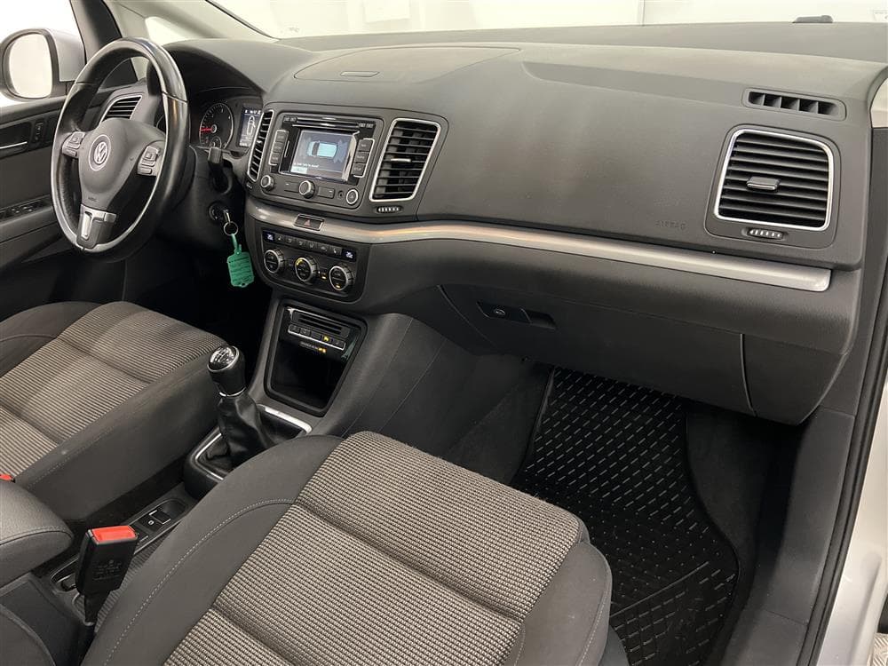 Volkswagen Sharan TDI 4M 140hk 7sits Pano B-Kamera Navi Draginteriör