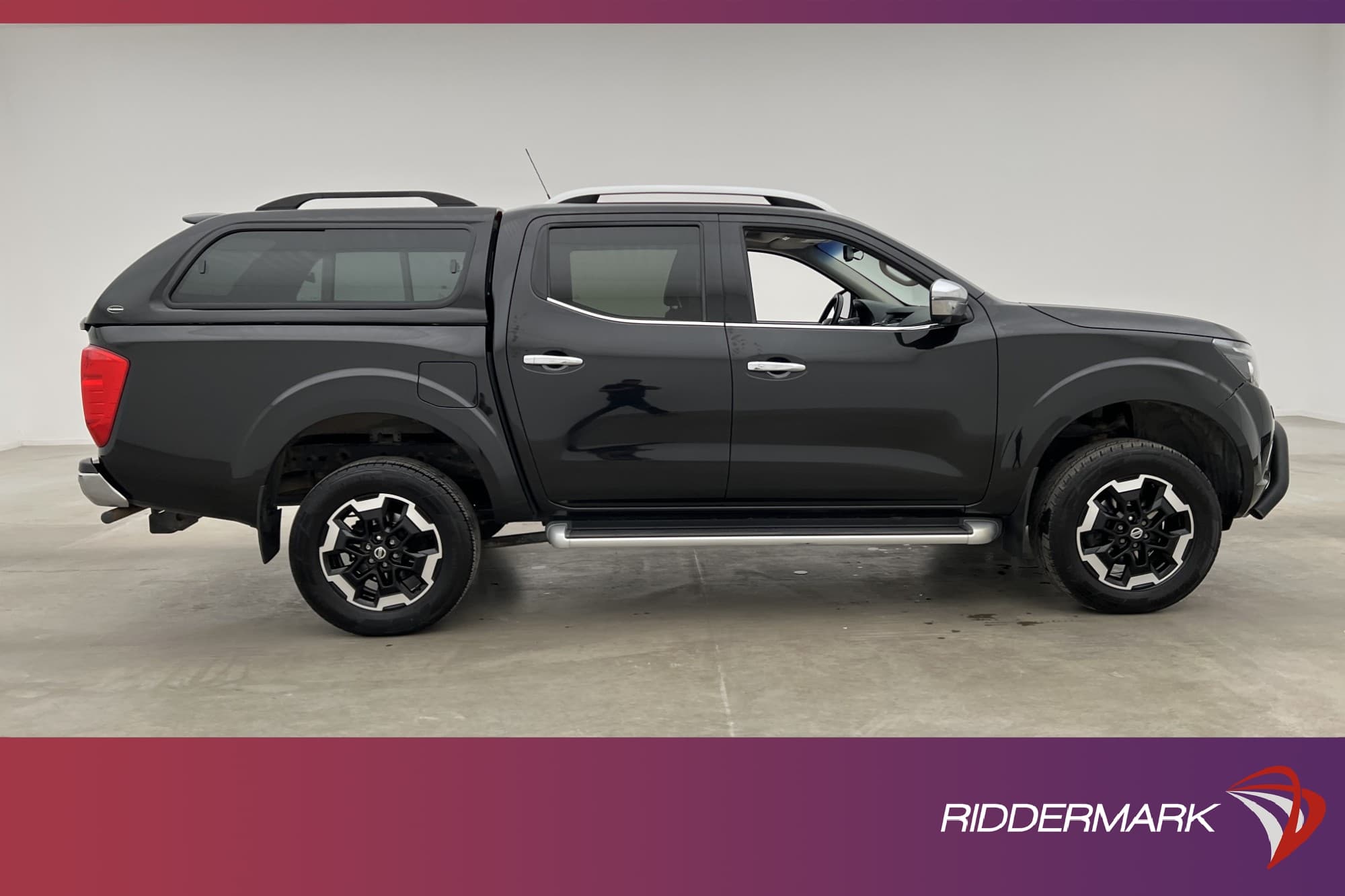 Nissan Navara Tekna 2.3 4WD Dragkrok Diff Skinn CARPLAY Moms
