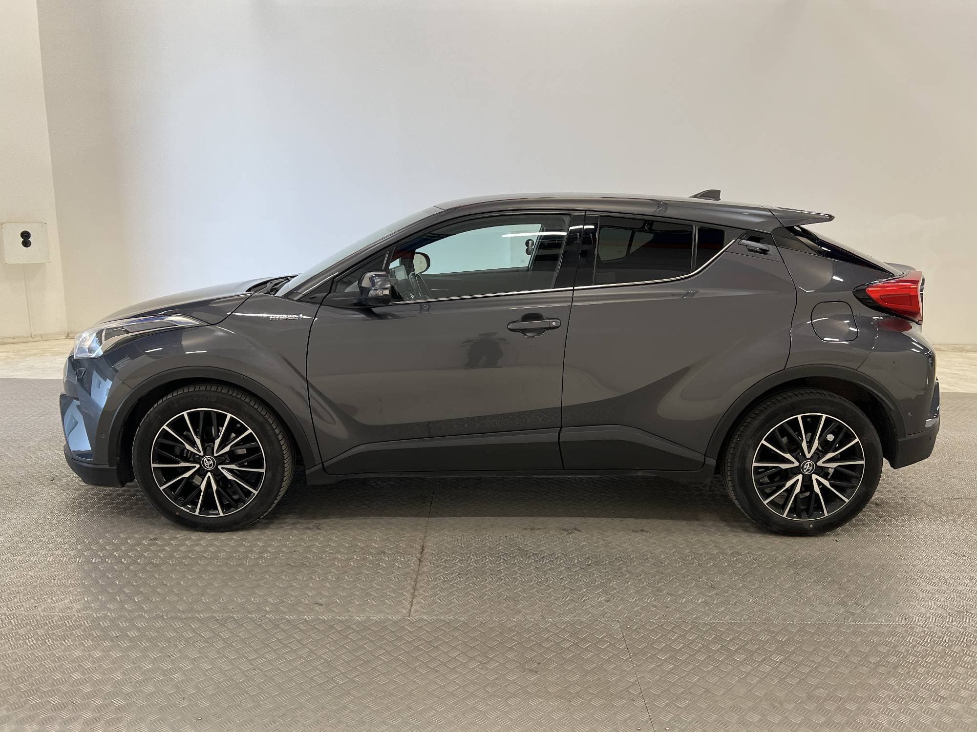 Toyota C-HR Hybrid CVT 122hk Executive M&K-Värm Drag JBL 