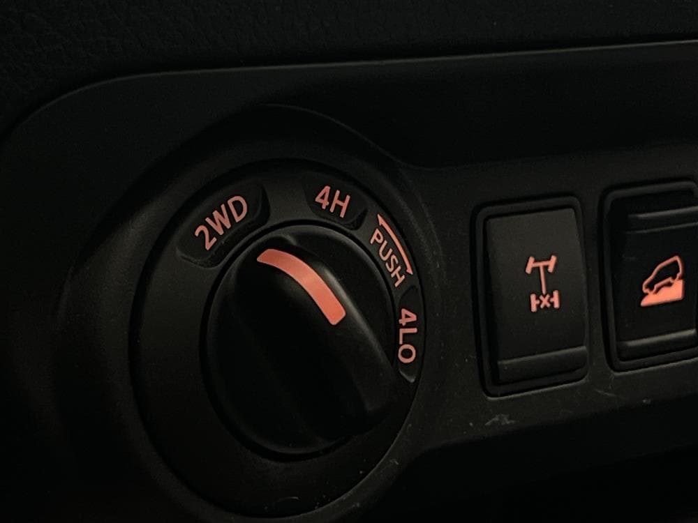 Nissan Navara 2.3dCi Automat Tekna 4x4 Eu6 Värmare Taklucka interiör
