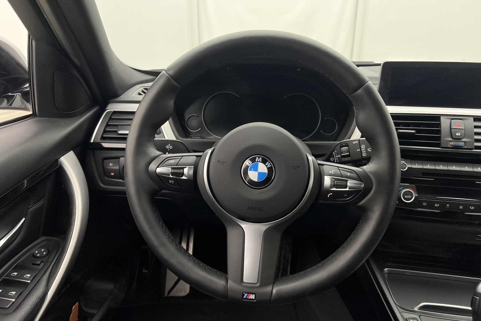 BMW 320 d xDrive M Sport HiFi Kamera Navi Cockpit Skinn Drag