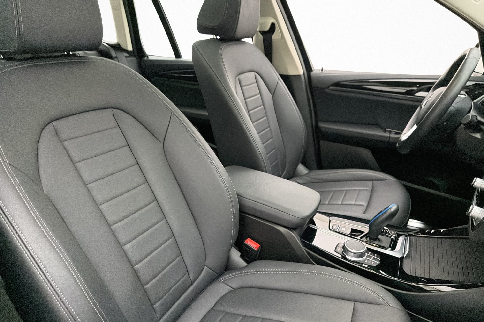 BMW iX3 286hk Charged Panorama Kamera Skinn Elstolar CarPlay