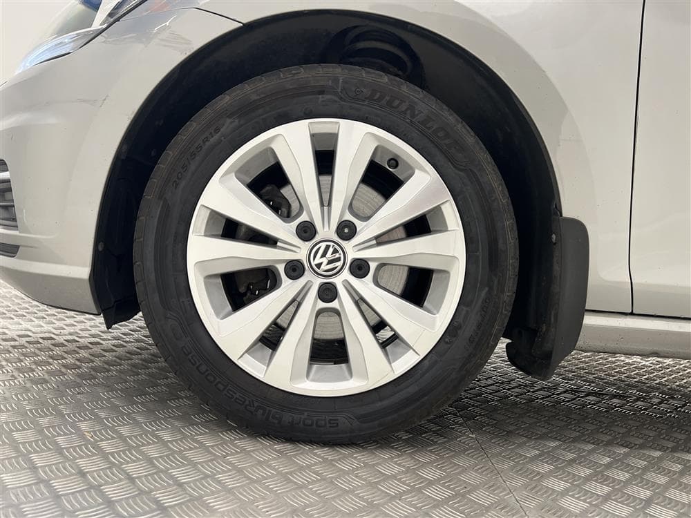 Volkswagen Golf 110hk Backkamera Drag 0.49L/Milinteriör