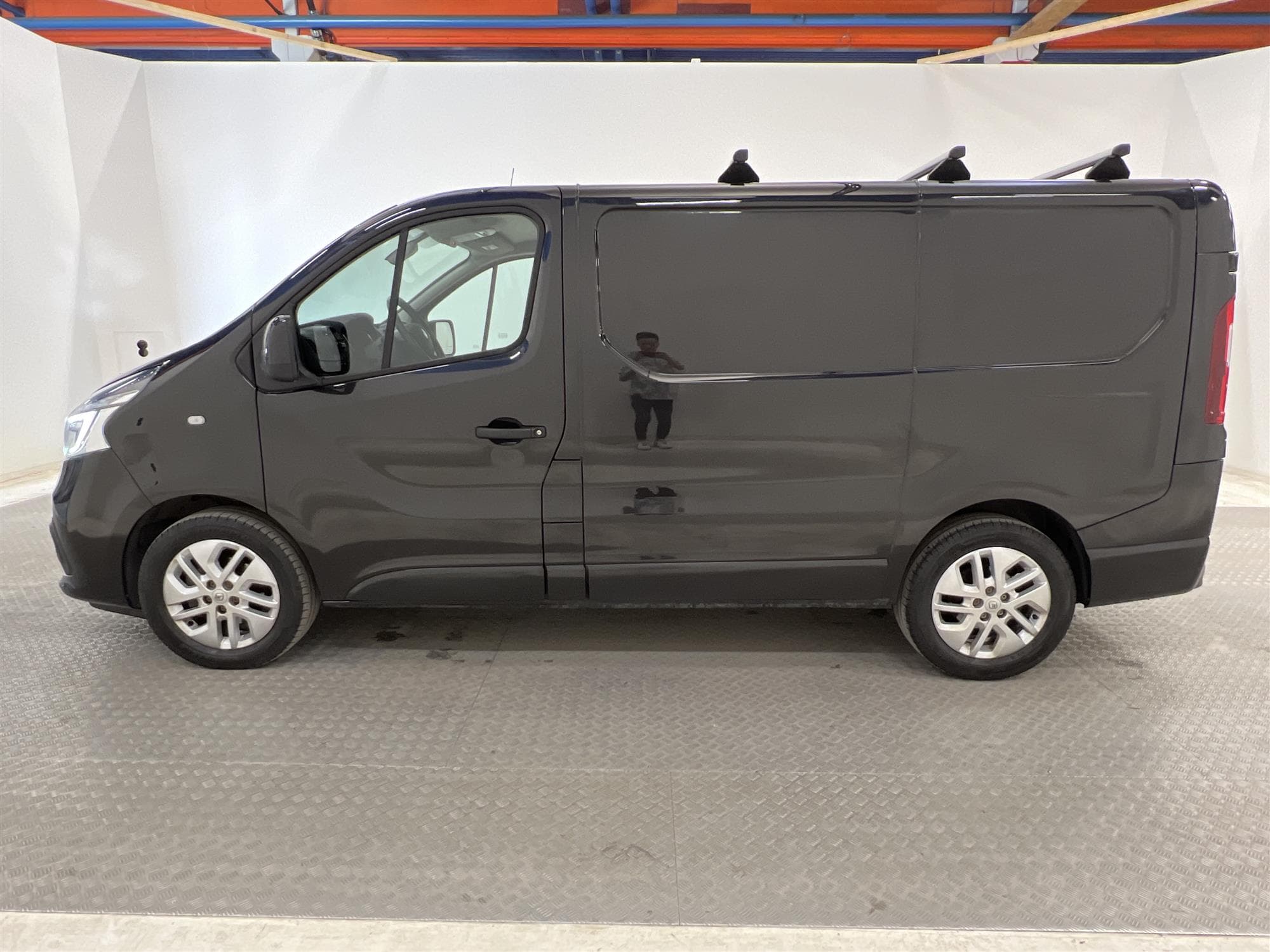 Renault Trafic 2.0dCi Automat Kamera Dragkrok Värmare Moms