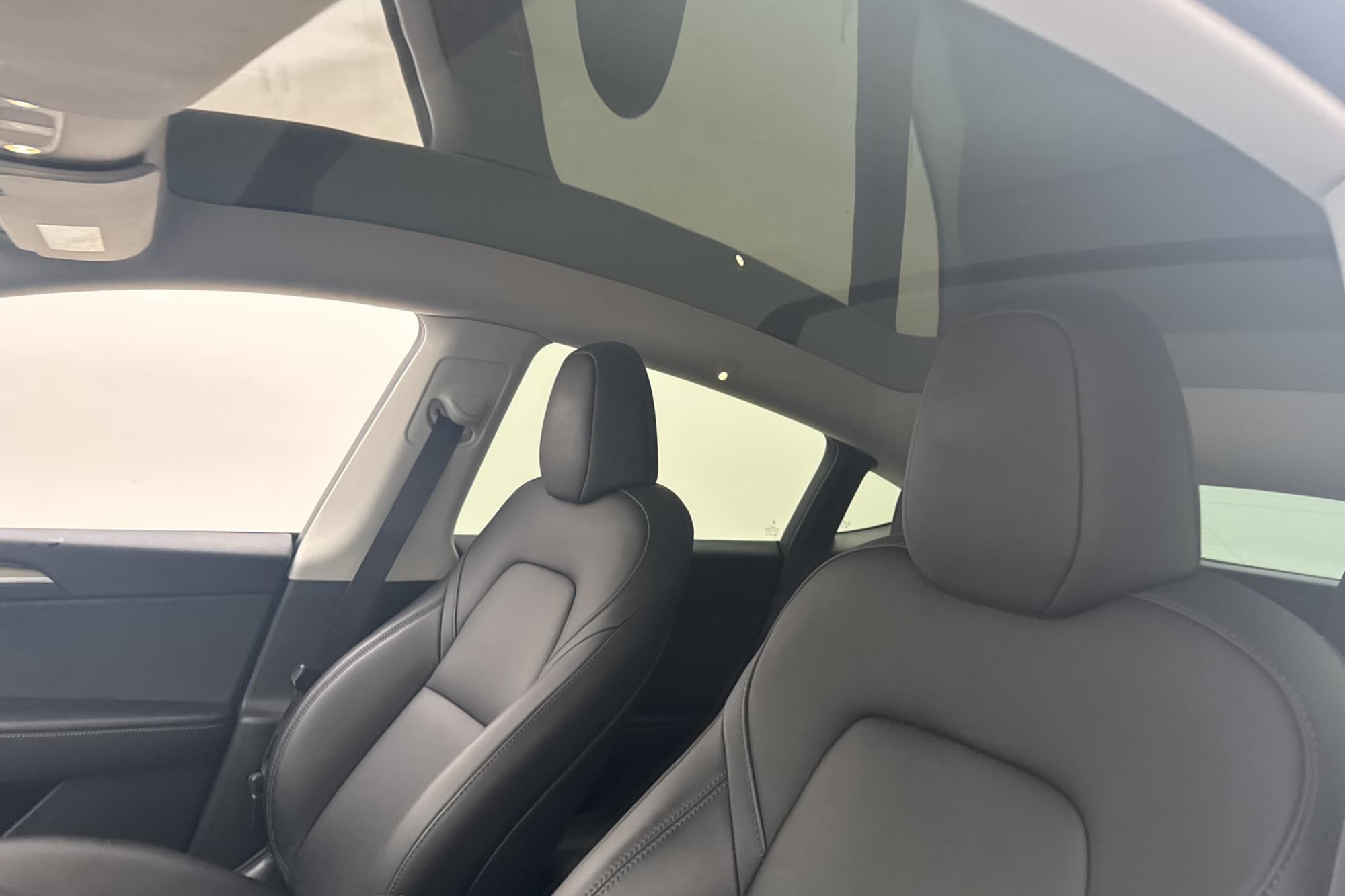 Tesla Model Y Long Range AWD Takräcken Dragkrok Svensksåld