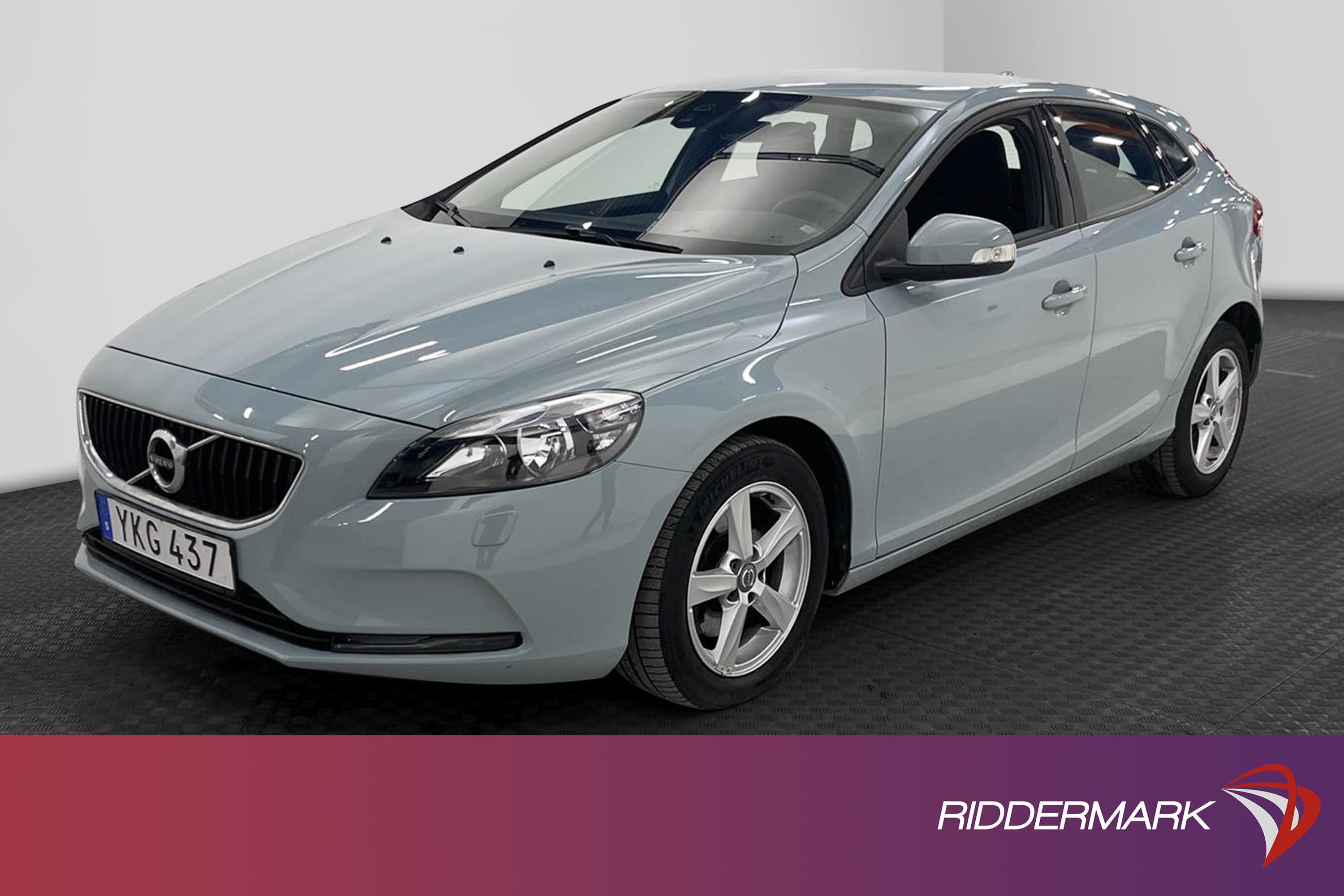 Volvo V40 T2 122hk