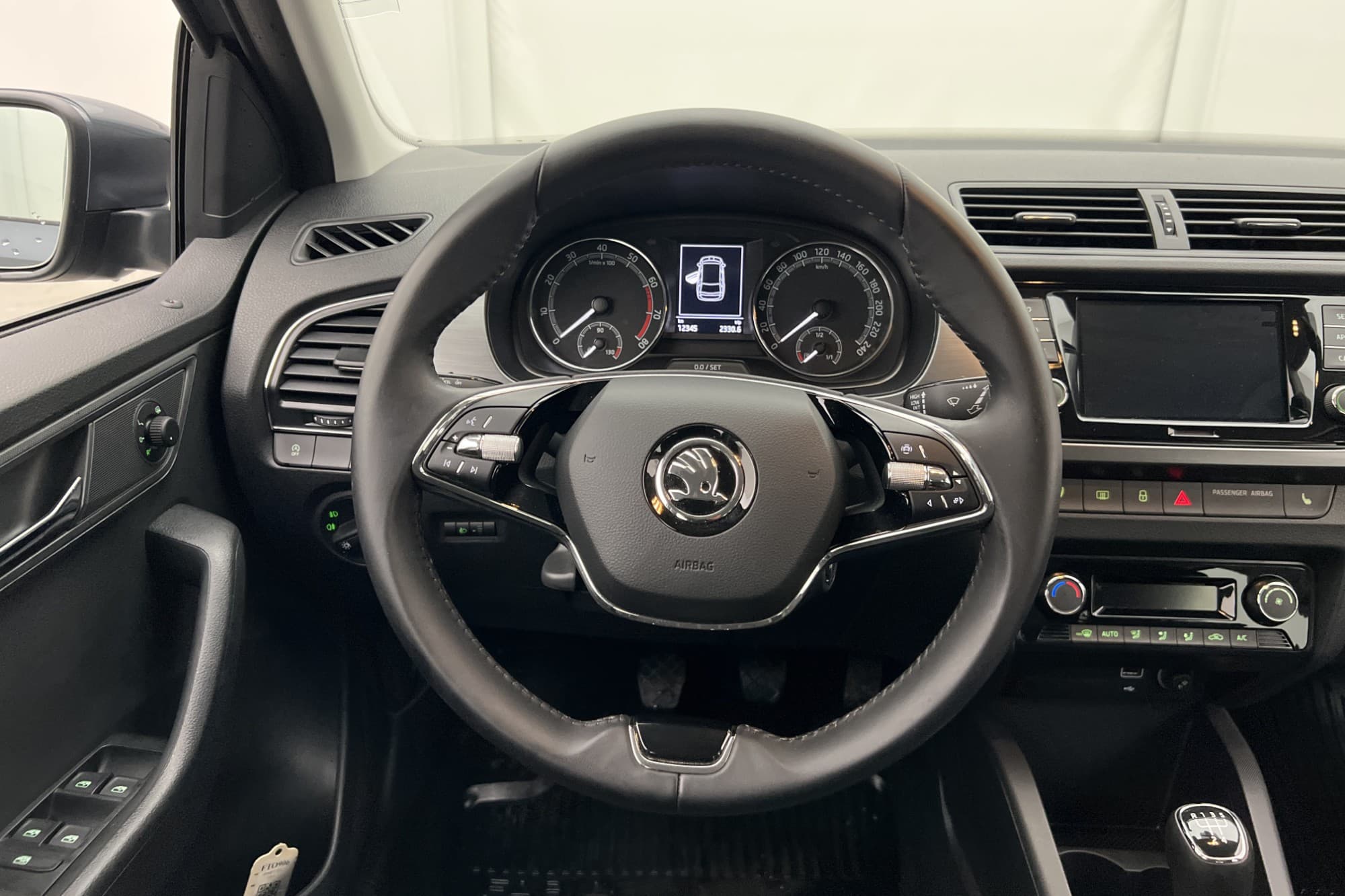 Skoda Fabia Kombi 1.0 TSI 95hk Sensorer CarPlay Farthållare